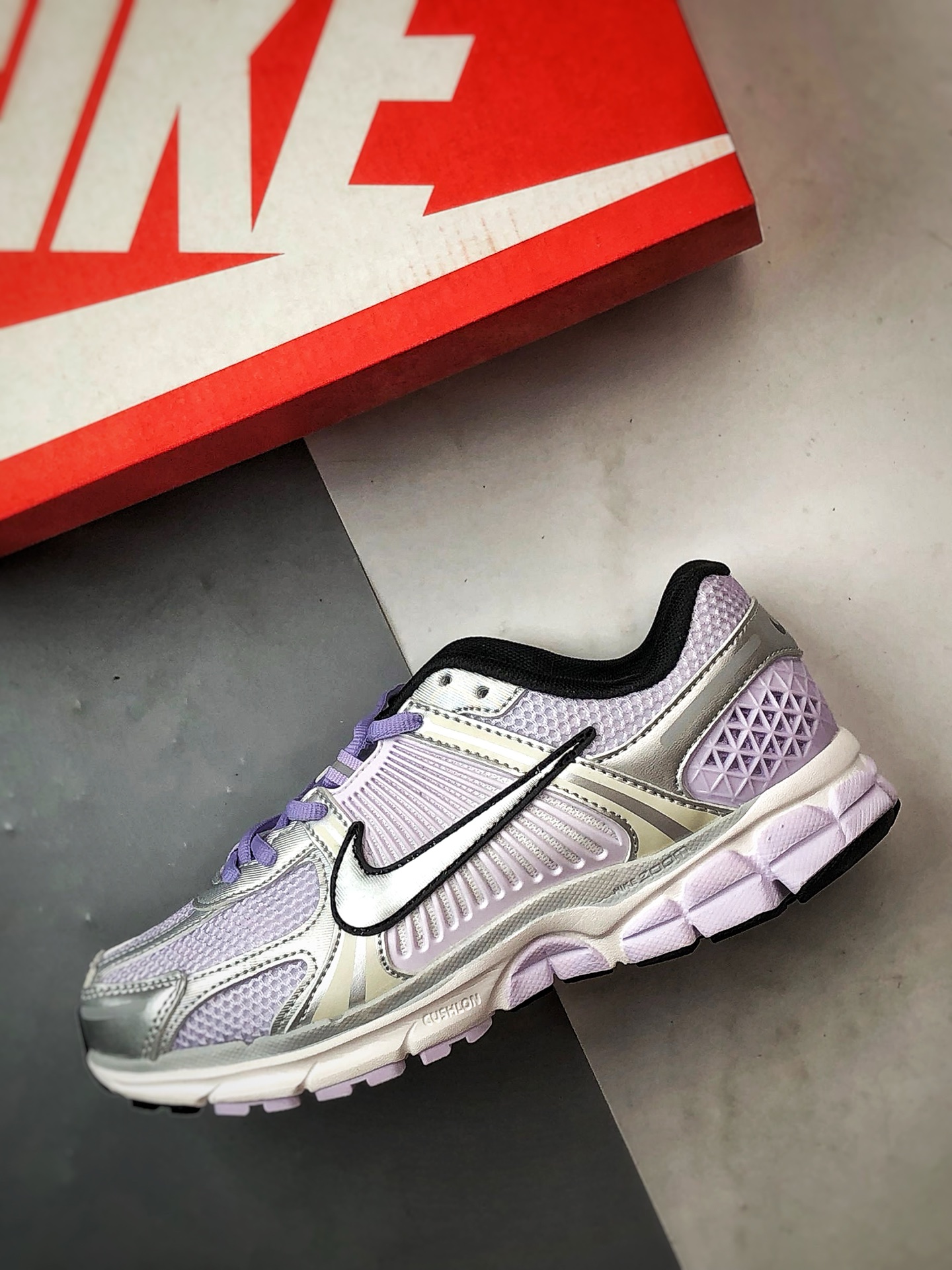 NK Air Zoom Vomero 5 紫色 登月5代回弹缓震跑步鞋 IB7253-500-莆田鞋,莆田鞋货源,高仿鞋,高仿鞋货源,安福档口,莆田高仿鞋,莆田鞋批发,高仿鞋批发,莆田高仿运动鞋,高仿运动鞋,莆田运动鞋 NK Air Zoom Vomero 5 紫色 登月5代回弹缓震跑步鞋 IB7253-500