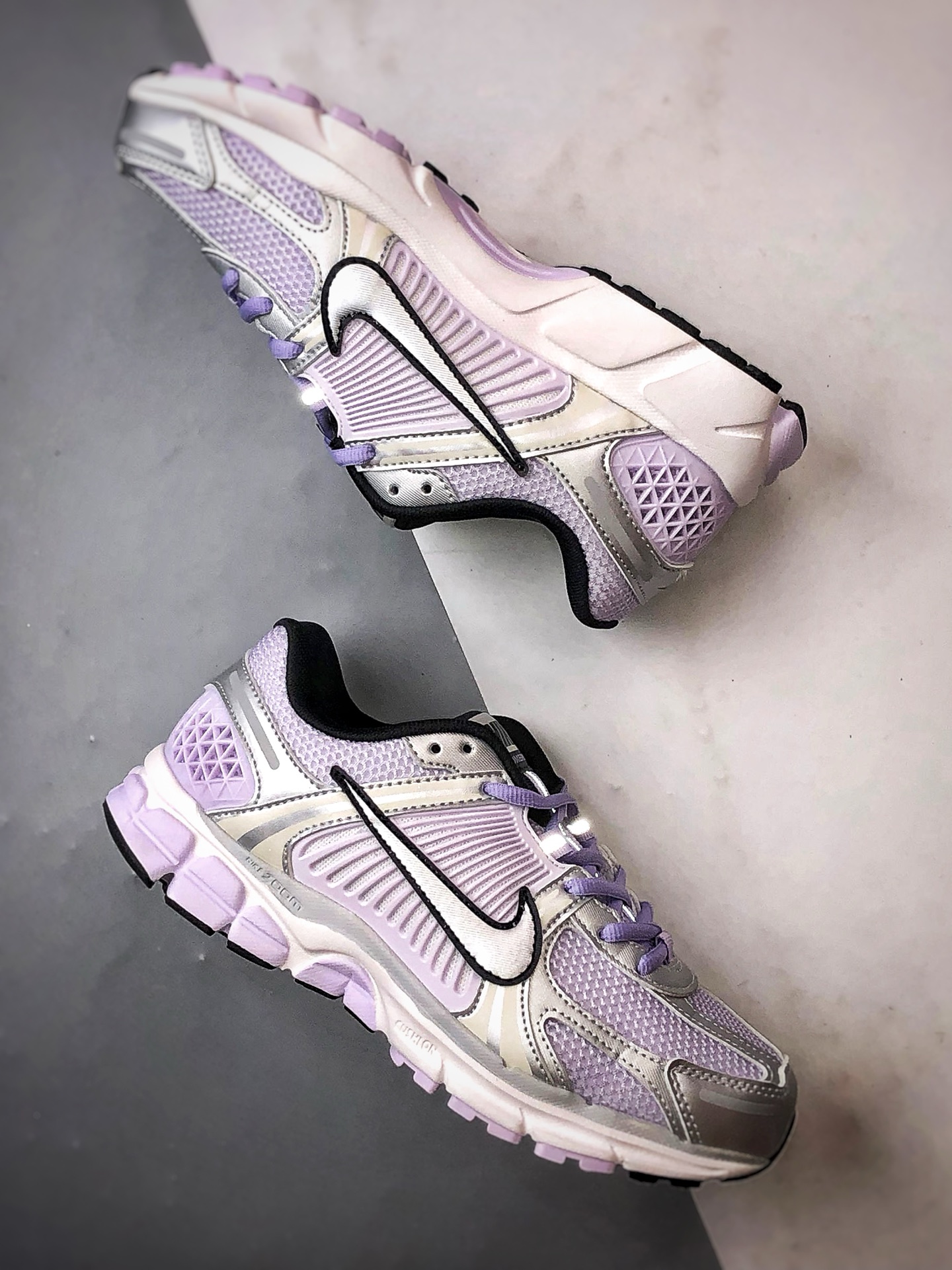 NK Air Zoom Vomero 5 紫色 登月5代回弹缓震跑步鞋 IB7253-500-莆田鞋,莆田鞋货源,高仿鞋,高仿鞋货源,安福档口,莆田高仿鞋,莆田鞋批发,高仿鞋批发,莆田高仿运动鞋,高仿运动鞋,莆田运动鞋 NK Air Zoom Vomero 5 紫色 登月5代回弹缓震跑步鞋 IB7253-500