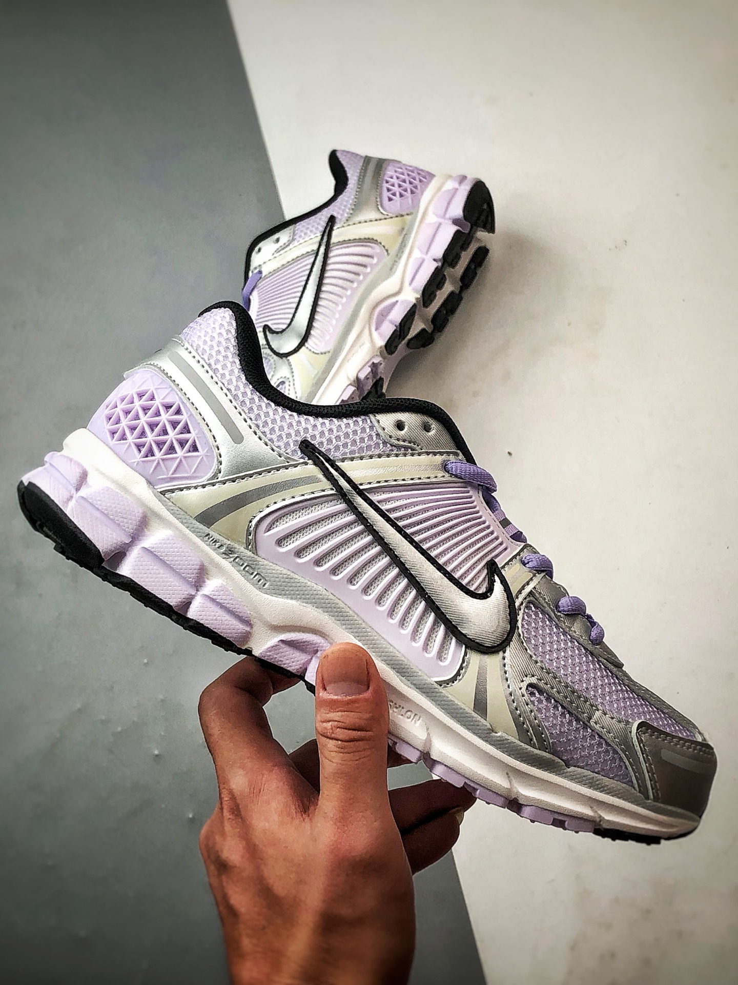 NK Air Zoom Vomero 5 紫色 登月5代回弹缓震跑步鞋 IB7253-500-莆田鞋,莆田鞋货源,高仿鞋,高仿鞋货源,安福档口,莆田高仿鞋,莆田鞋批发,高仿鞋批发,莆田高仿运动鞋,高仿运动鞋,莆田运动鞋 NK Air Zoom Vomero 5 紫色 登月5代回弹缓震跑步鞋 IB7253-500