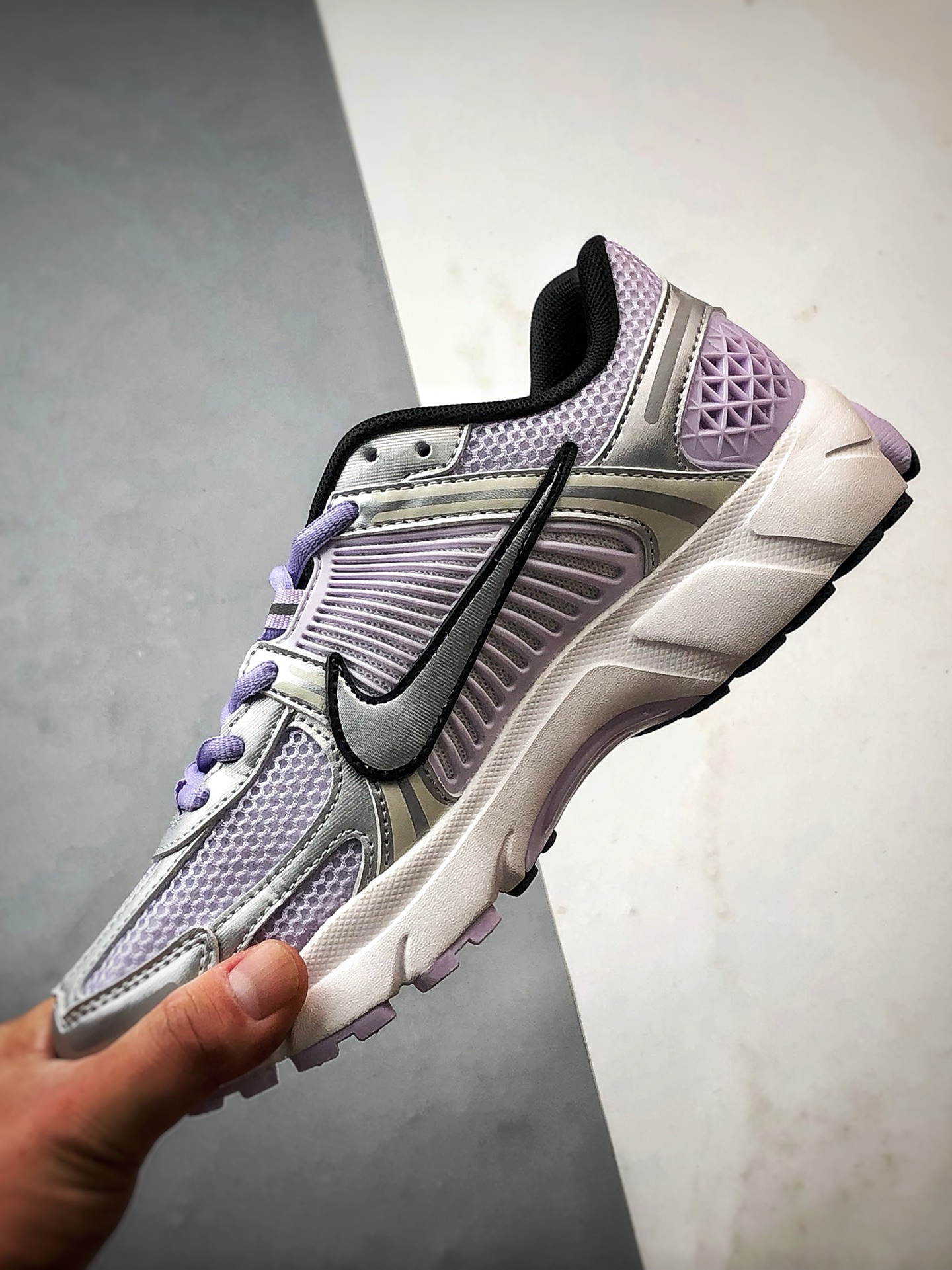 NK Air Zoom Vomero 5 紫色 登月5代回弹缓震跑步鞋 IB7253-500-莆田鞋,莆田鞋货源,高仿鞋,高仿鞋货源,安福档口,莆田高仿鞋,莆田鞋批发,高仿鞋批发,莆田高仿运动鞋,高仿运动鞋,莆田运动鞋 NK Air Zoom Vomero 5 紫色 登月5代回弹缓震跑步鞋 IB7253-500