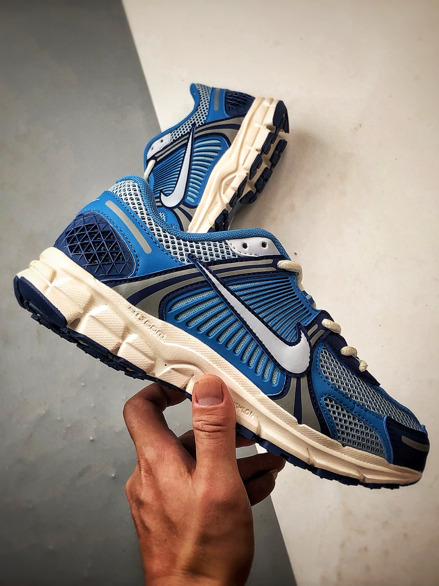 NK Air Zoom Vomero 5 白蓝 登月5代回弹缓震跑步鞋 FB9149-400-莆田鞋,莆田鞋货源,高仿鞋,高仿鞋货源,安福档口,莆田高仿鞋,莆田鞋批发,高仿鞋批发,莆田高仿运动鞋,高仿运动鞋,莆田运动鞋 NK Air Zoom Vomero 5 白蓝 登月5代回弹缓震跑步鞋 FB9149-400