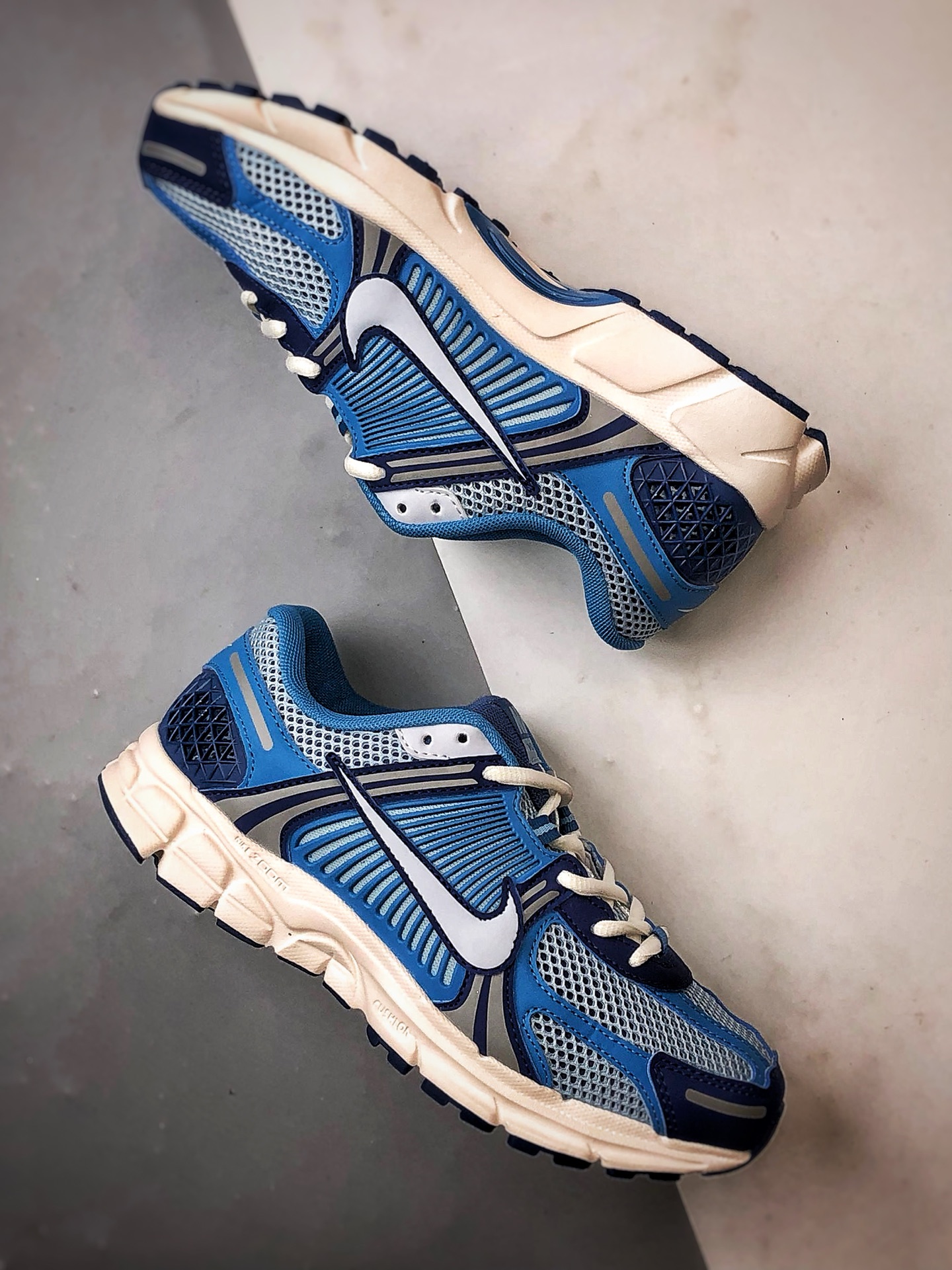 NK Air Zoom Vomero 5 白蓝 登月5代回弹缓震跑步鞋 FB9149-400-莆田鞋,莆田鞋货源,高仿鞋,高仿鞋货源,安福档口,莆田高仿鞋,莆田鞋批发,高仿鞋批发,莆田高仿运动鞋,高仿运动鞋,莆田运动鞋 NK Air Zoom Vomero 5 白蓝 登月5代回弹缓震跑步鞋 FB9149-400