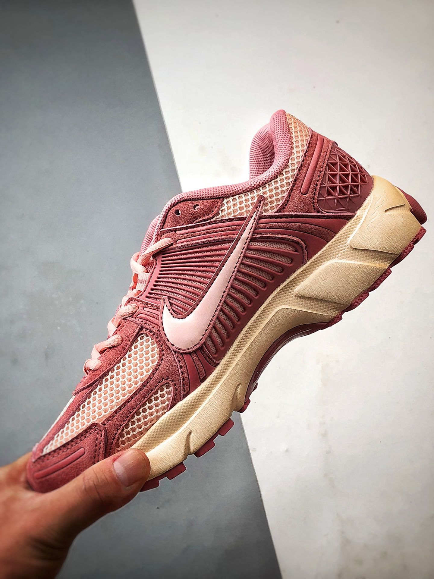 NK Air Zoom Vomero 5 粉色 登月5代回弹缓震跑步鞋 HF1553-600