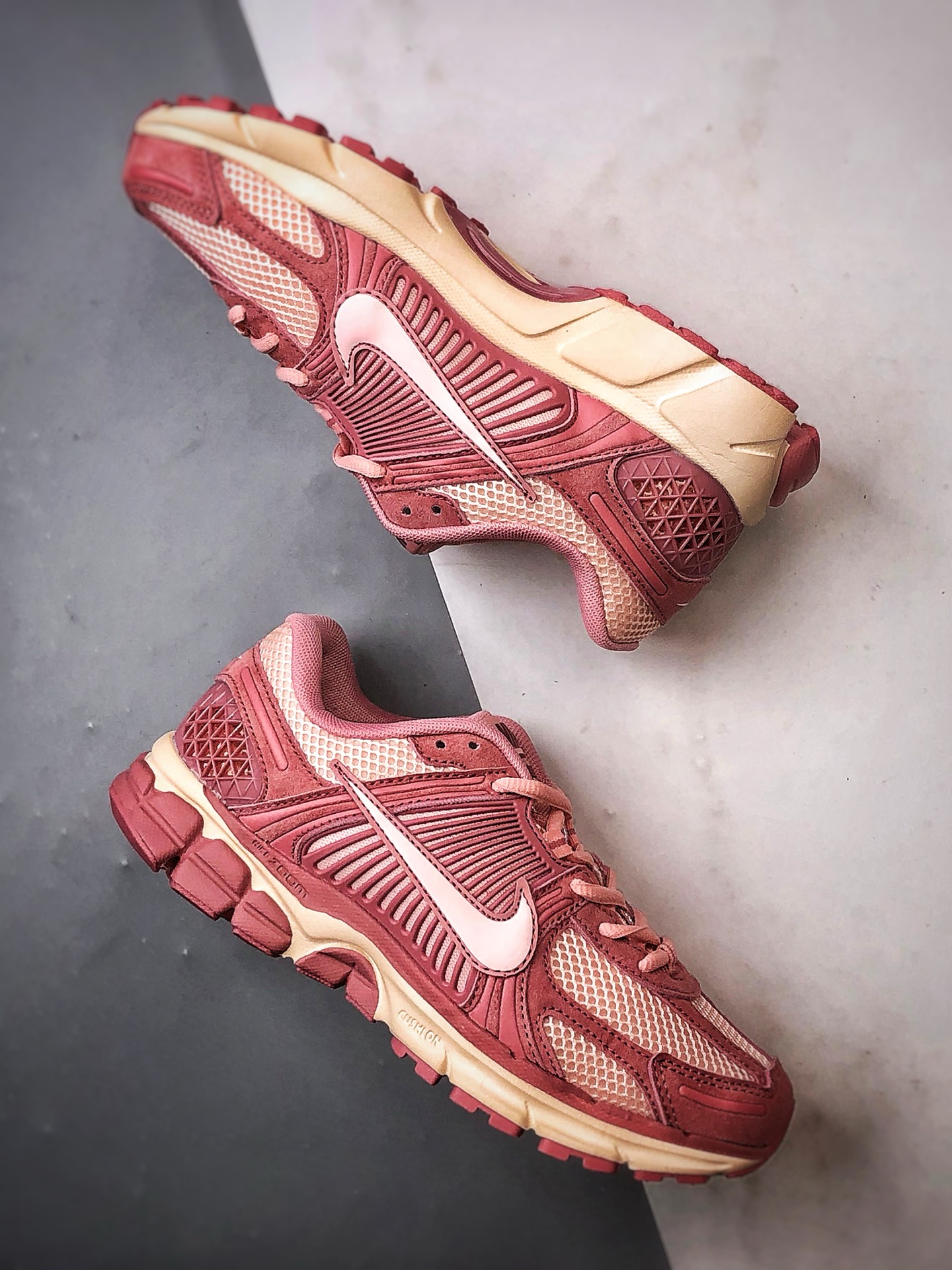 NK Air Zoom Vomero 5 粉色 登月5代回弹缓震跑步鞋 HF1553-600