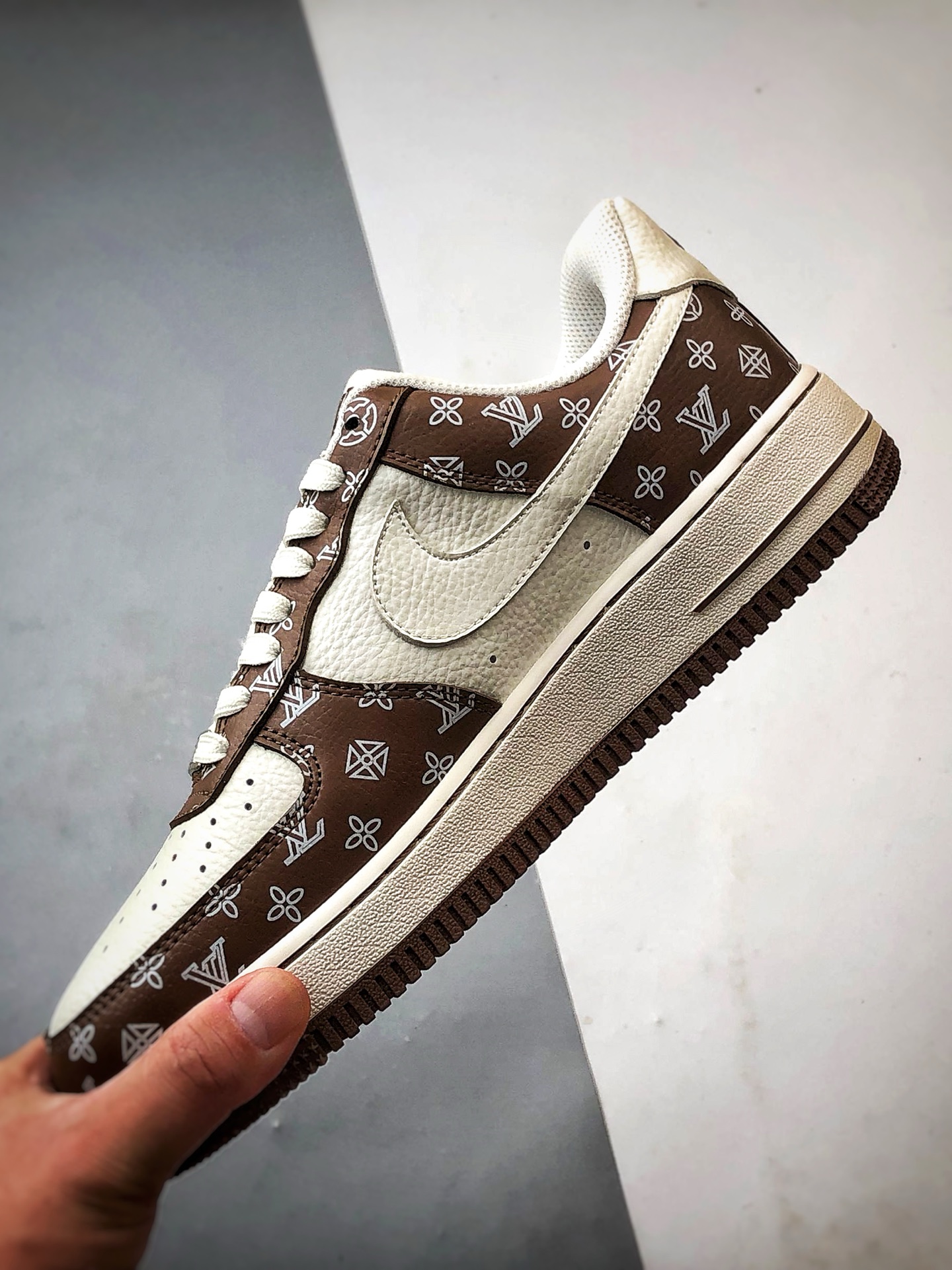 LV x Air Force 1 Low 印花米白棕 LW9279-018-莆田鞋,莆田鞋货源,高仿鞋,高仿鞋货源,安福档口,莆田高仿鞋,莆田鞋批发,高仿鞋批发,莆田高仿运动鞋,高仿运动鞋,莆田运动鞋 LV x Air Force 1 Low 印花米白棕 LW9279-018