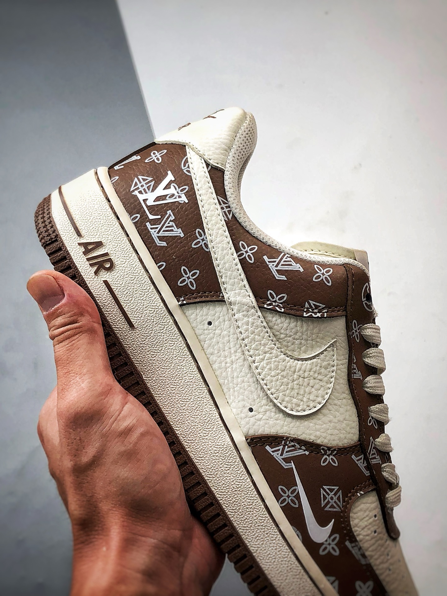 LV x Air Force 1 Low 印花米白棕 LW9279-018-莆田鞋,莆田鞋货源,高仿鞋,高仿鞋货源,安福档口,莆田高仿鞋,莆田鞋批发,高仿鞋批发,莆田高仿运动鞋,高仿运动鞋,莆田运动鞋 LV x Air Force 1 Low 印花米白棕 LW9279-018