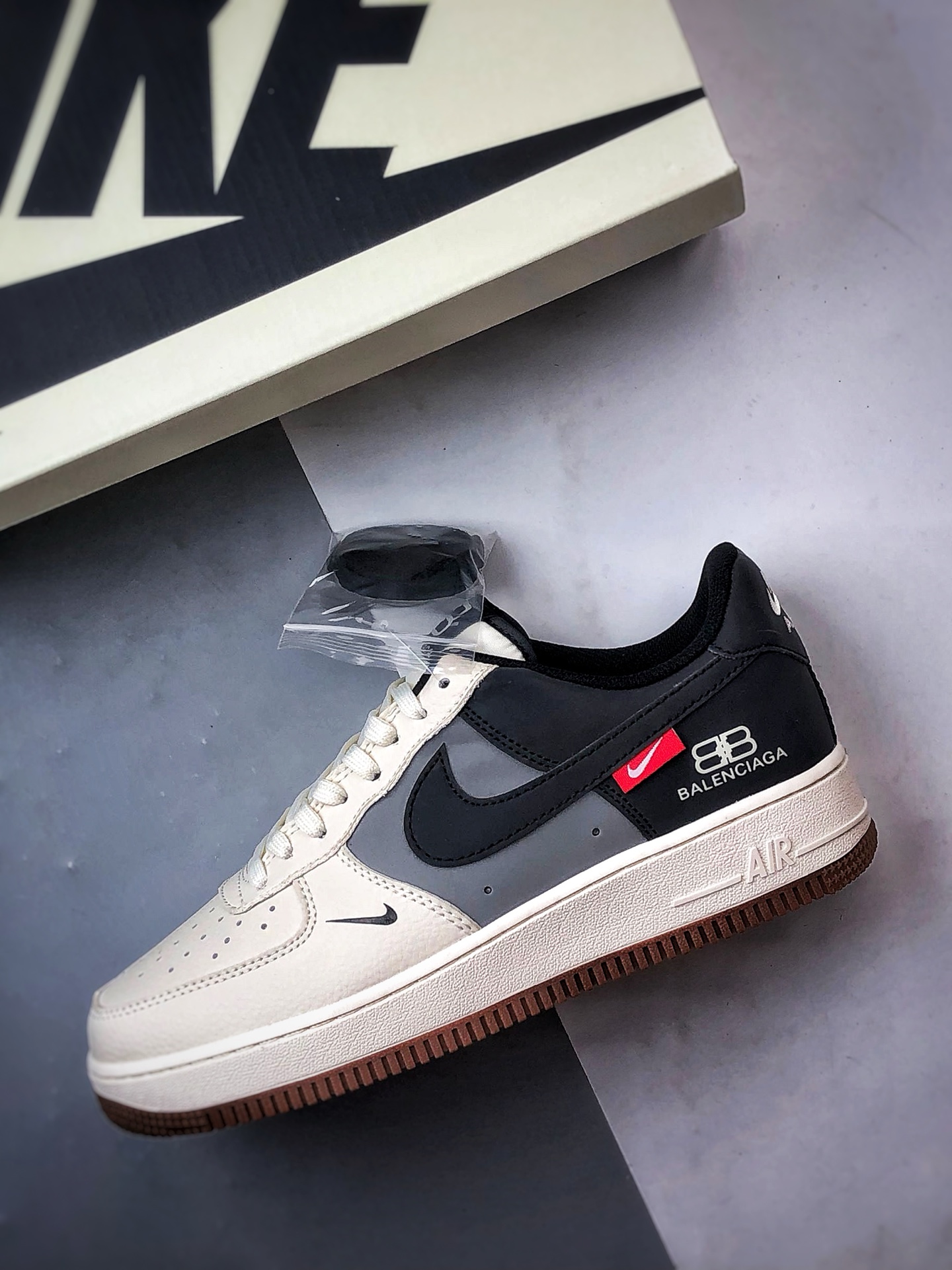 Blcg x Air Force 1 Low 米白黑灰 HJ3318-005-莆田鞋,莆田鞋货源,高仿鞋,高仿鞋货源,安福档口,莆田高仿鞋,莆田鞋批发,高仿鞋批发,莆田高仿运动鞋,高仿运动鞋,莆田运动鞋 Blcg x Air Force 1 Low 米白黑灰 HJ3318-005