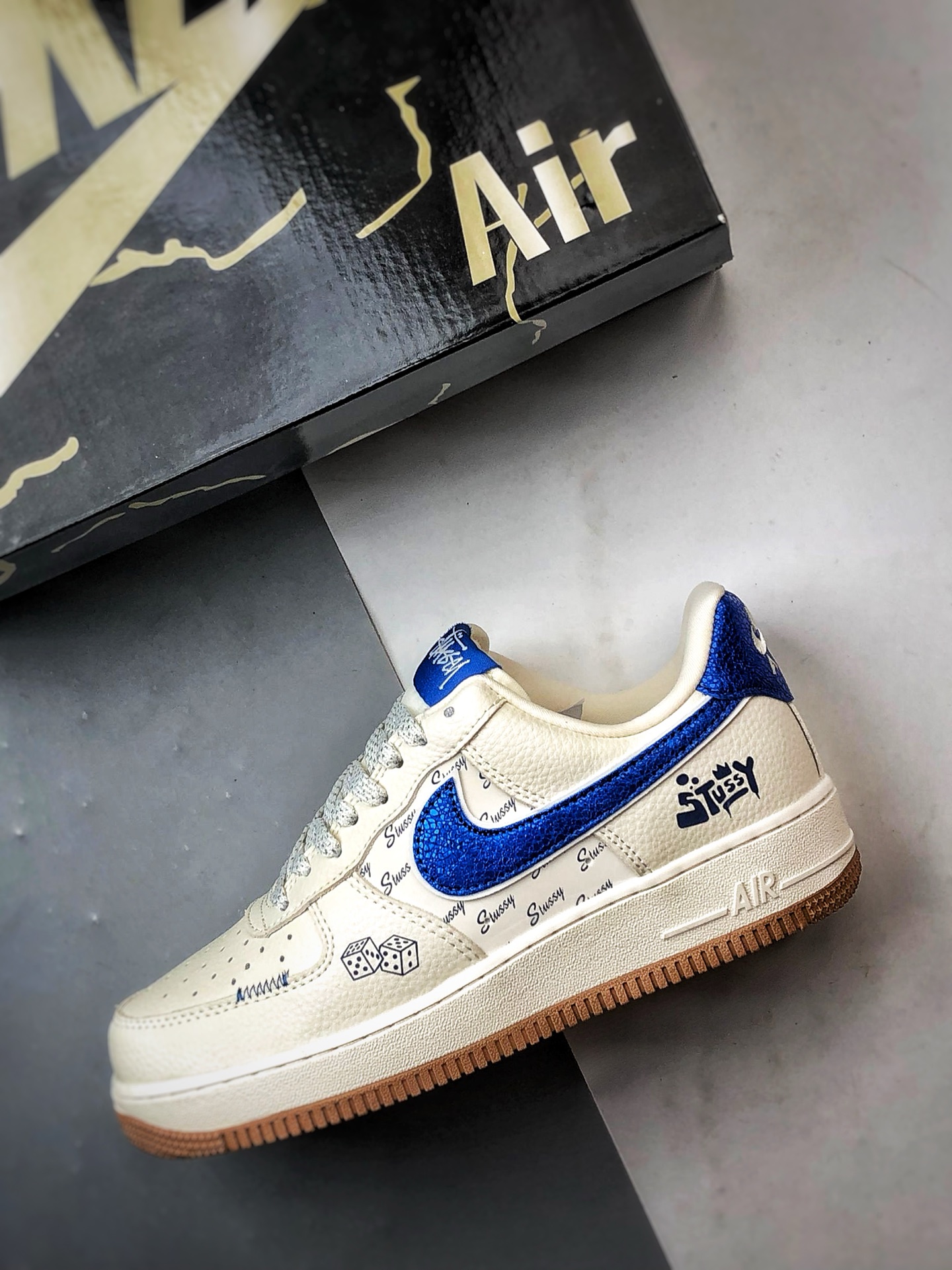 Stussy x Air Force 1 Low 米白宝蓝钩 KJ1688-006-莆田鞋,莆田鞋货源,高仿鞋,高仿鞋货源,安福档口,莆田高仿鞋,莆田鞋批发,高仿鞋批发,莆田高仿运动鞋,高仿运动鞋,莆田运动鞋 Stussy x Air Force 1 Low 米白宝蓝钩 KJ1688-006