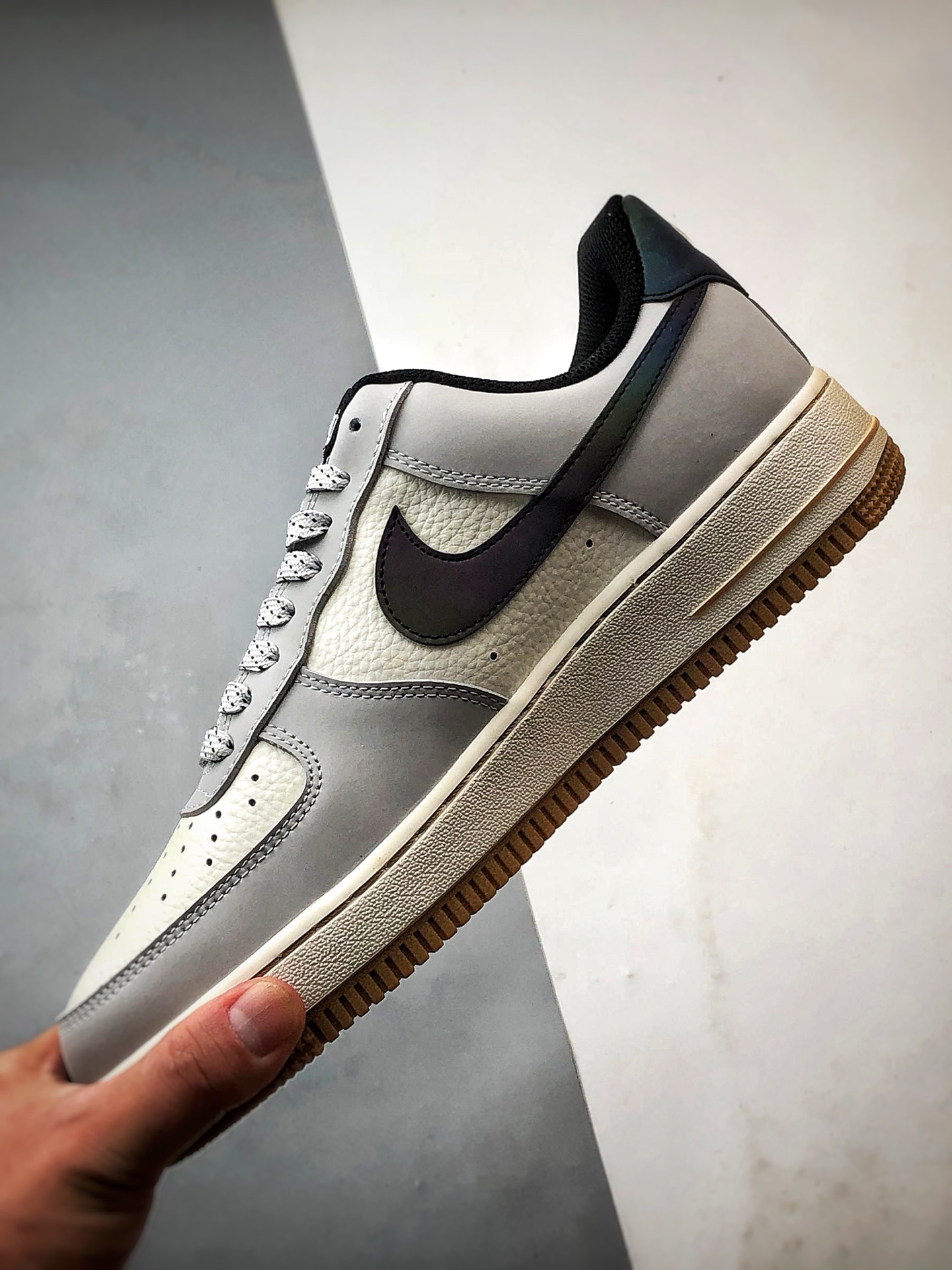 LV x Air Force 1 Low 灰白夜魔侠 LW9279-020-莆田鞋,莆田鞋货源,高仿鞋,高仿鞋货源,安福档口,莆田高仿鞋,莆田鞋批发,高仿鞋批发,莆田高仿运动鞋,高仿运动鞋,莆田运动鞋 LV x Air Force 1 Low 灰白夜魔侠 LW9279-020