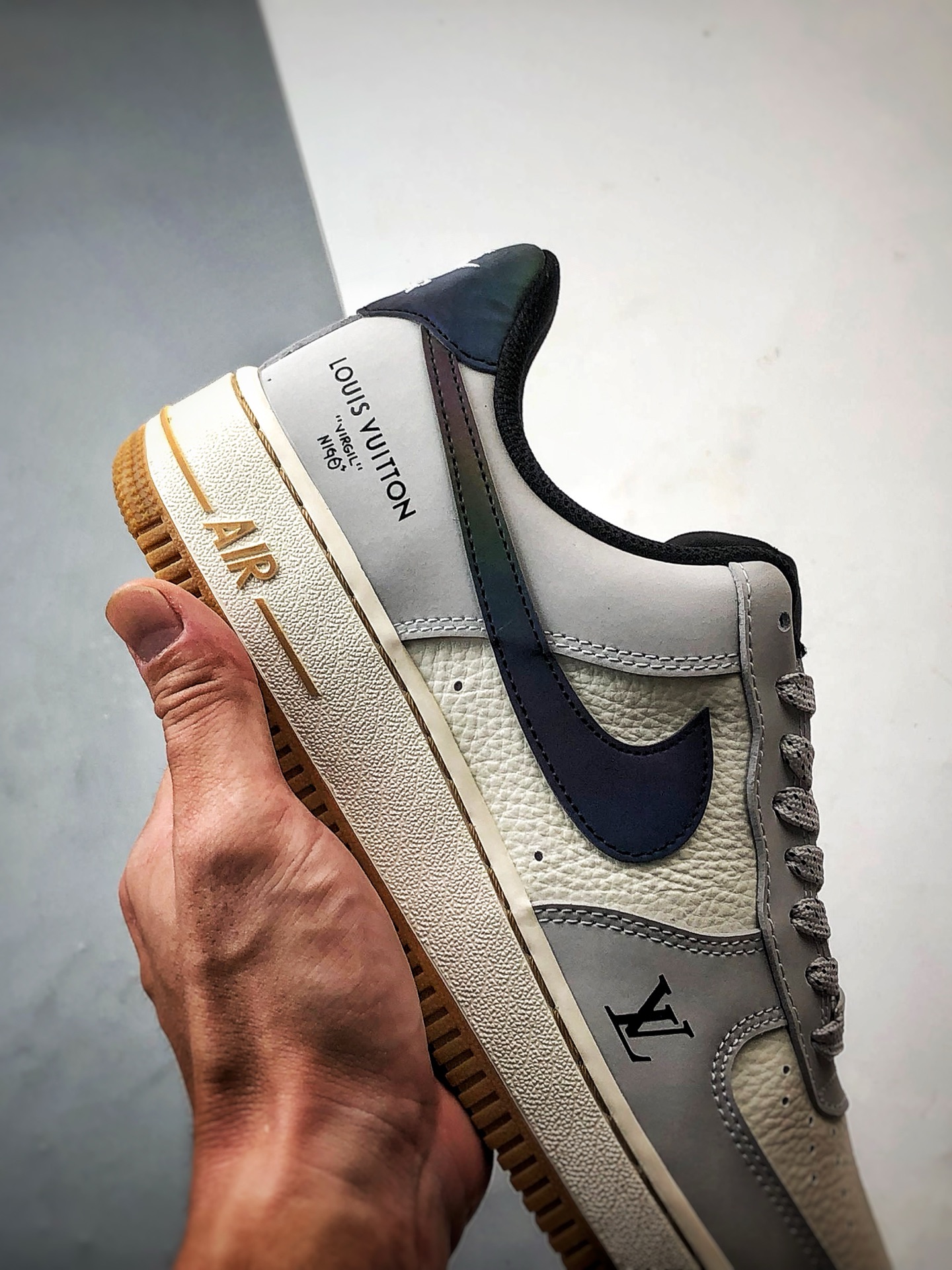 LV x Air Force 1 Low 灰白夜魔侠 LW9279-020-莆田鞋,莆田鞋货源,高仿鞋,高仿鞋货源,安福档口,莆田高仿鞋,莆田鞋批发,高仿鞋批发,莆田高仿运动鞋,高仿运动鞋,莆田运动鞋 LV x Air Force 1 Low 灰白夜魔侠 LW9279-020