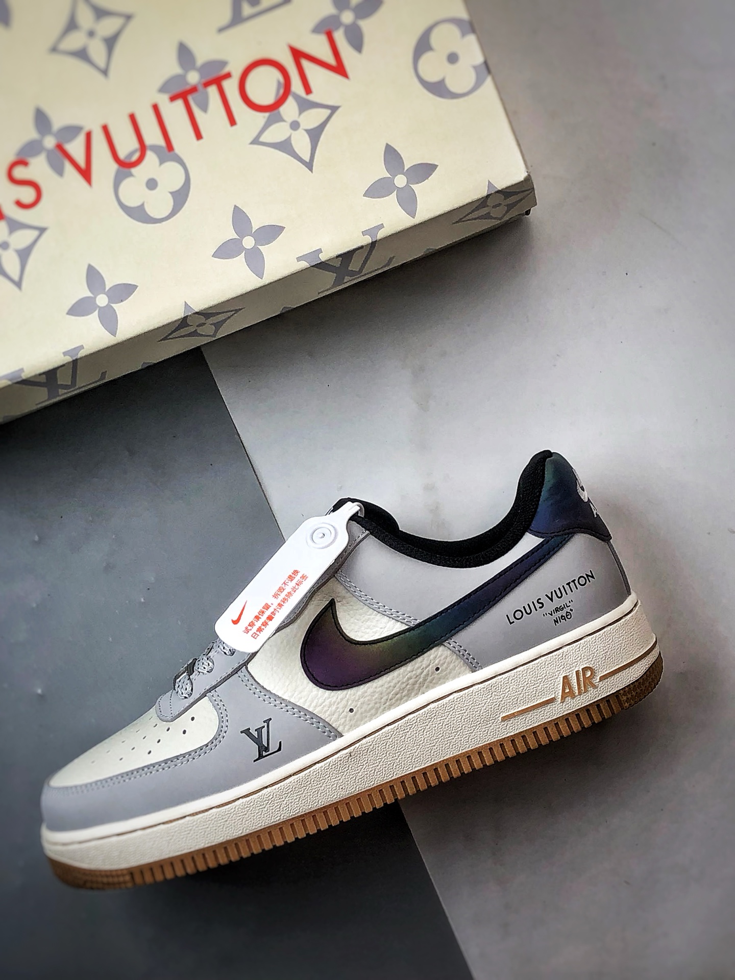 LV x Air Force 1 Low 灰白夜魔侠 LW9279-020-莆田鞋,莆田鞋货源,高仿鞋,高仿鞋货源,安福档口,莆田高仿鞋,莆田鞋批发,高仿鞋批发,莆田高仿运动鞋,高仿运动鞋,莆田运动鞋 LV x Air Force 1 Low 灰白夜魔侠 LW9279-020