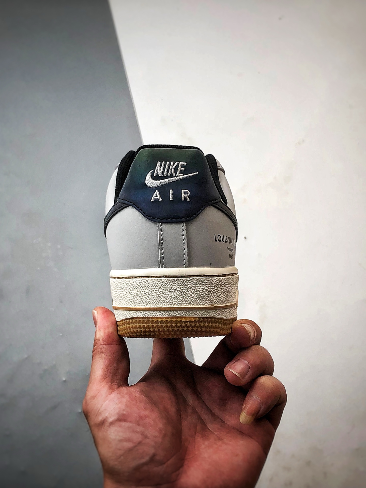 LV x Air Force 1 Low 灰白夜魔侠 LW9279-020-莆田鞋,莆田鞋货源,高仿鞋,高仿鞋货源,安福档口,莆田高仿鞋,莆田鞋批发,高仿鞋批发,莆田高仿运动鞋,高仿运动鞋,莆田运动鞋 LV x Air Force 1 Low 灰白夜魔侠 LW9279-020