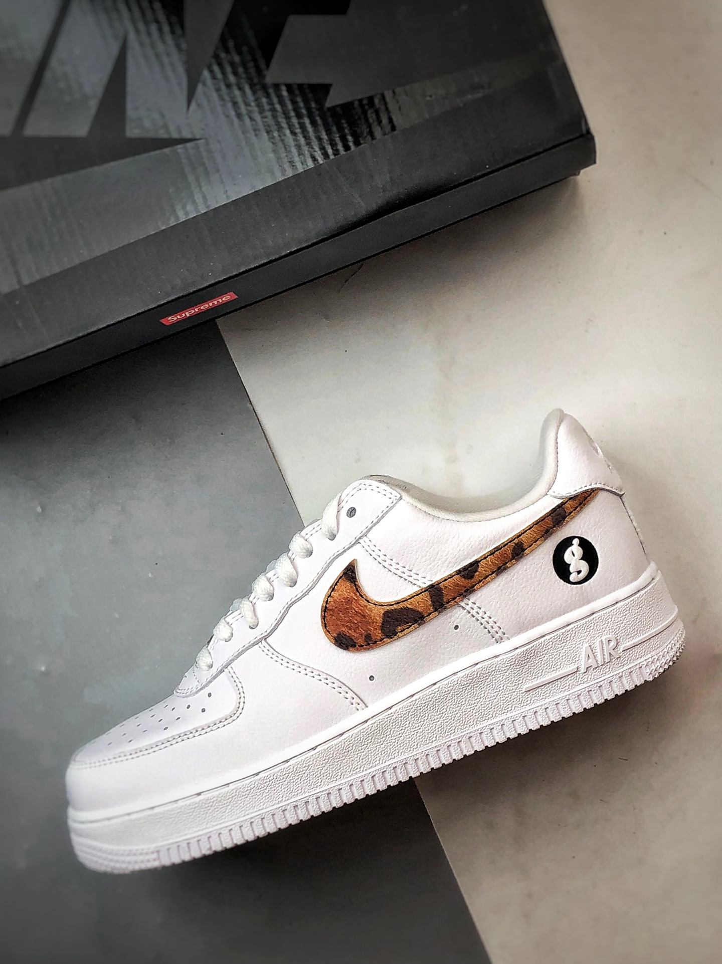 Sup x Goodenough x Air Force 1 Low 白棕豹纹钩 IM3483-100