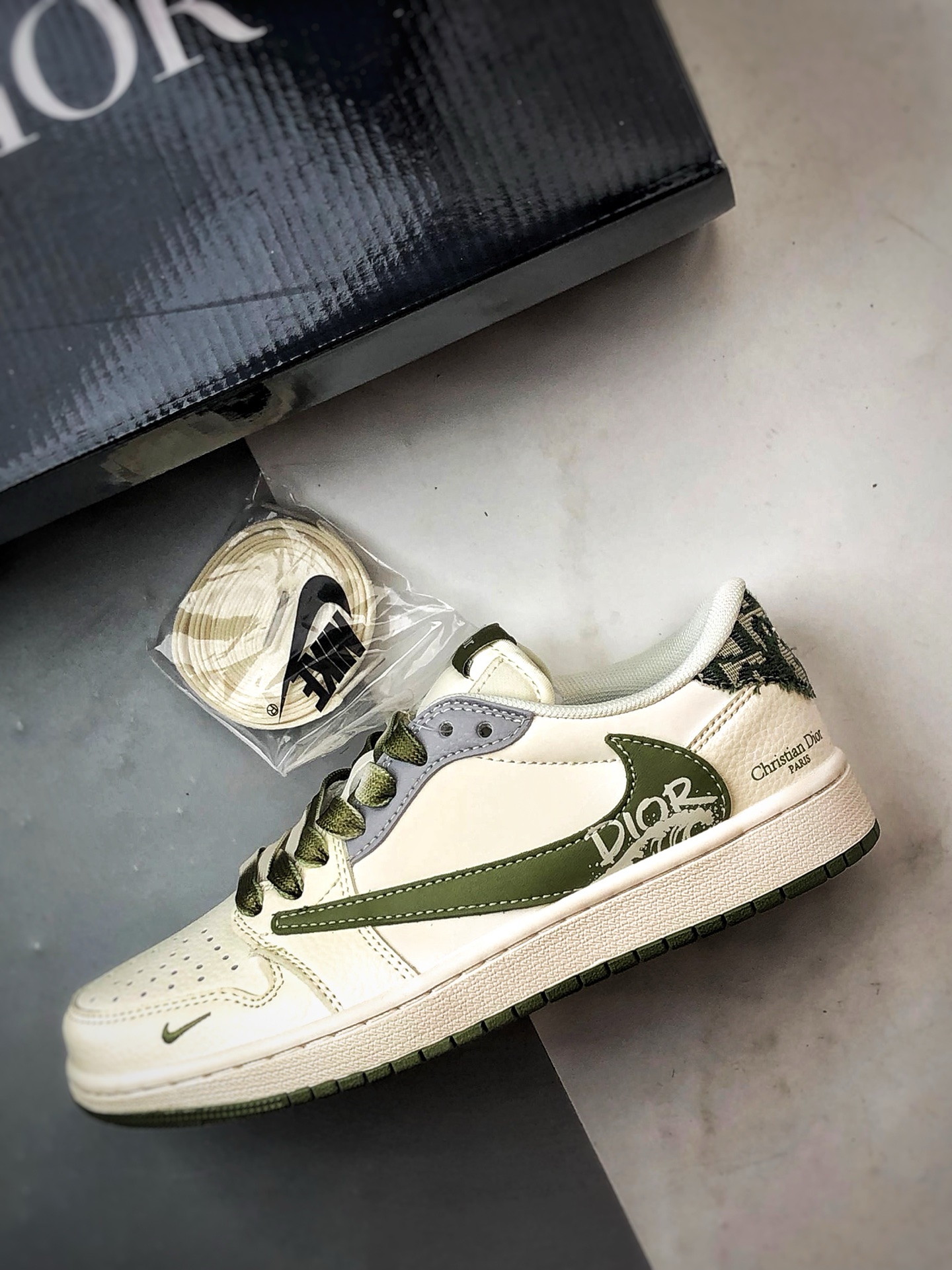 Air Jordan 1 Low OG ”高端定制” 迪奥米白绿倒钩 QW5088-203-莆田鞋,莆田鞋货源,高仿鞋,高仿鞋货源,安福档口,莆田高仿鞋,莆田鞋批发,高仿鞋批发,莆田高仿运动鞋,高仿运动鞋,莆田运动鞋 Air Jordan 1 Low OG ”高端定制” 迪奥米白绿倒钩 QW5088-203