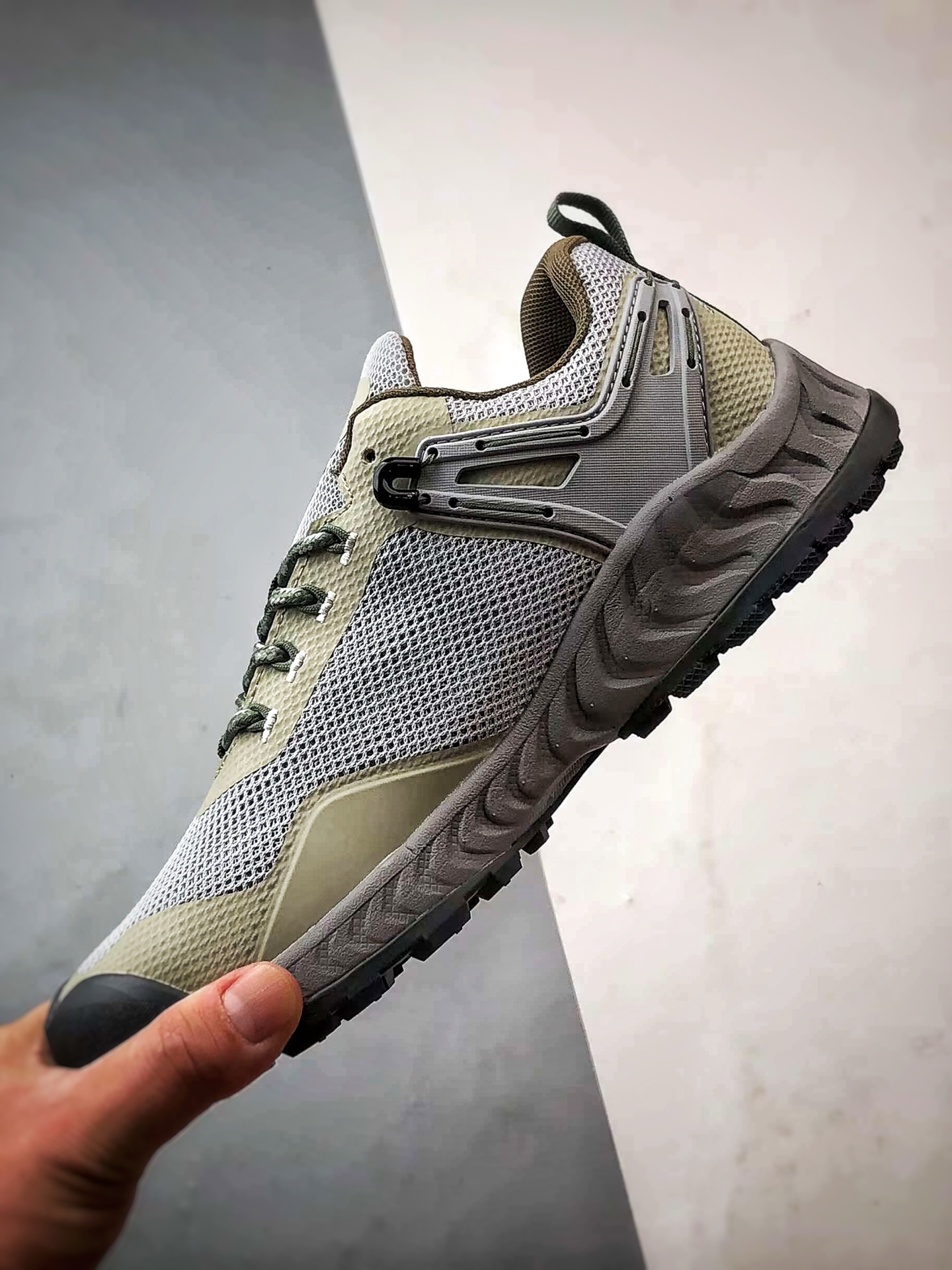 Keen Nxis Evo 灰绿 舒适防滑耐磨低帮徒步鞋