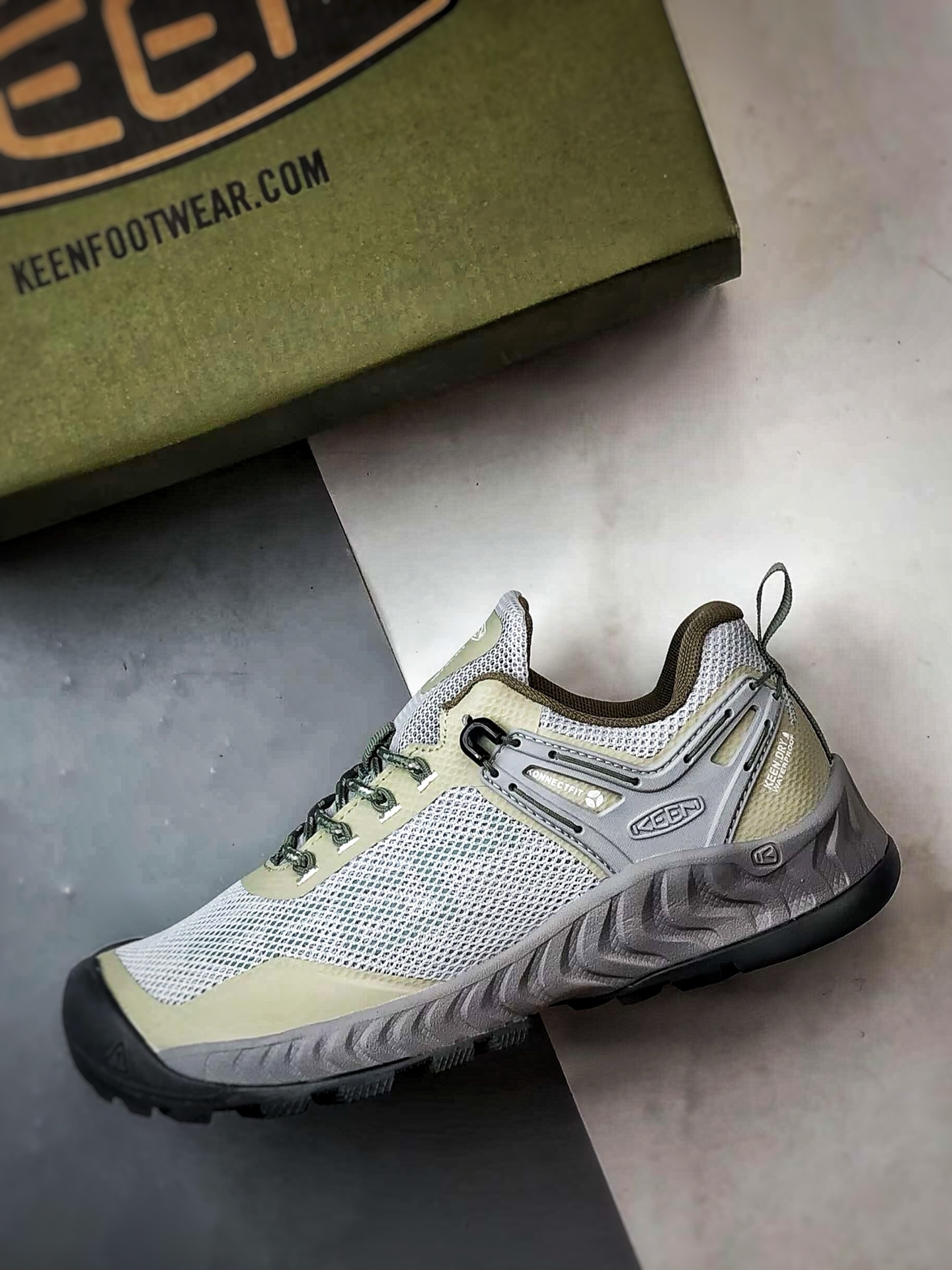 Keen Nxis Evo 灰绿 舒适防滑耐磨低帮徒步鞋