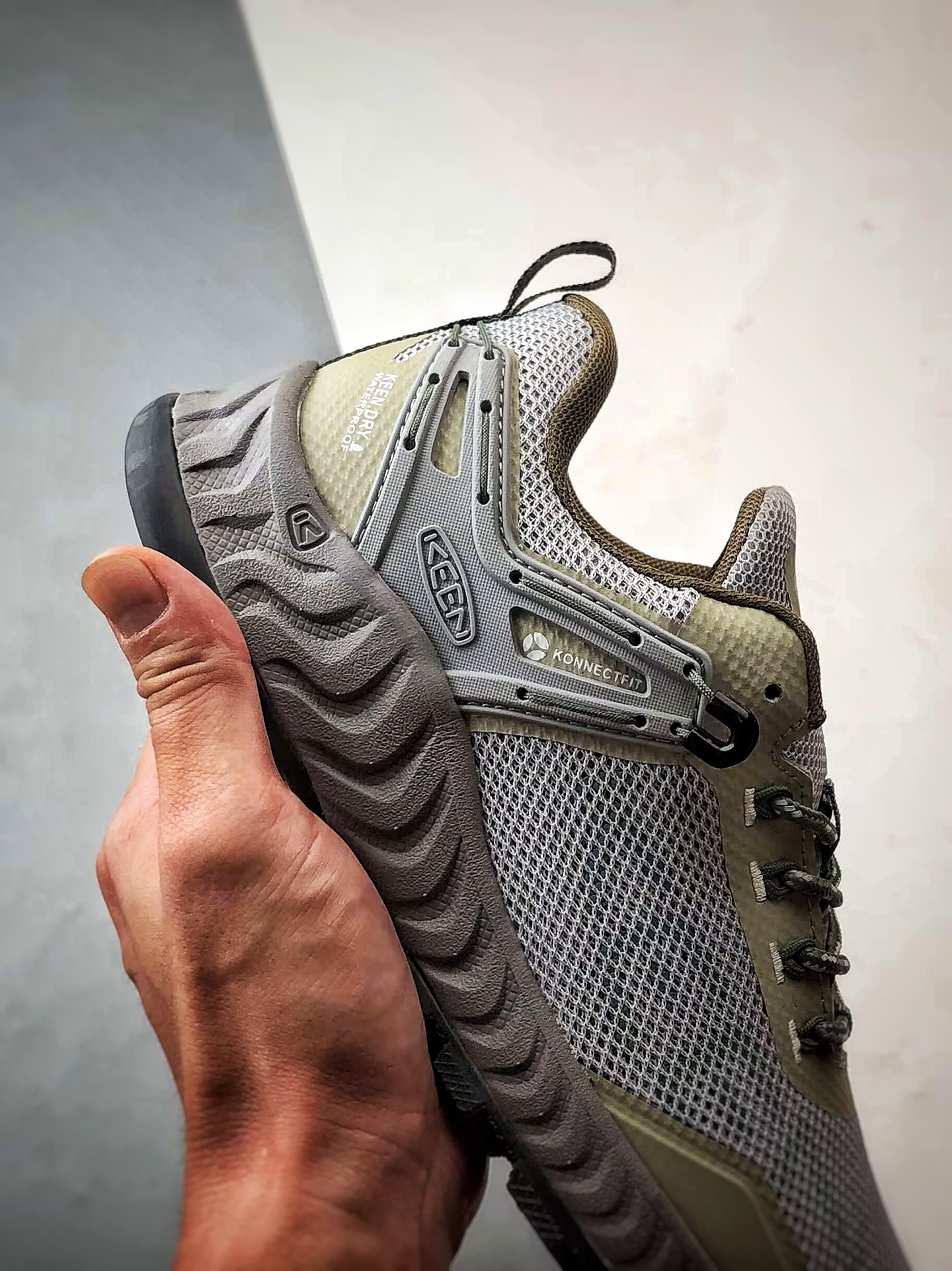 Keen Nxis Evo 灰绿 舒适防滑耐磨低帮徒步鞋