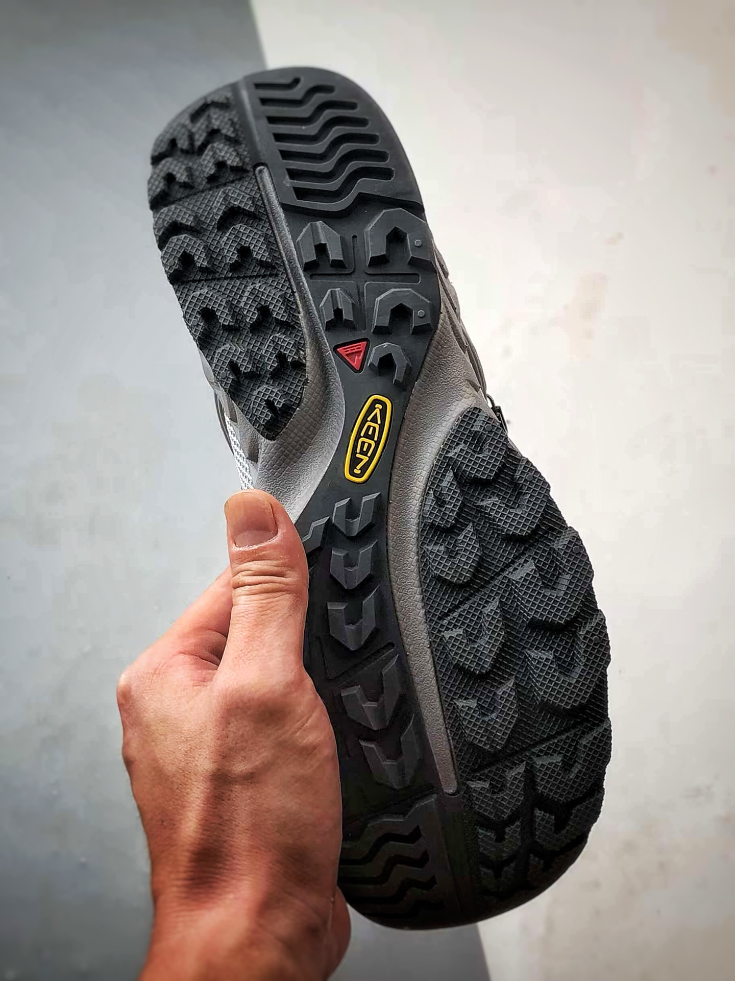 Keen Nxis Evo 灰绿 舒适防滑耐磨低帮徒步鞋