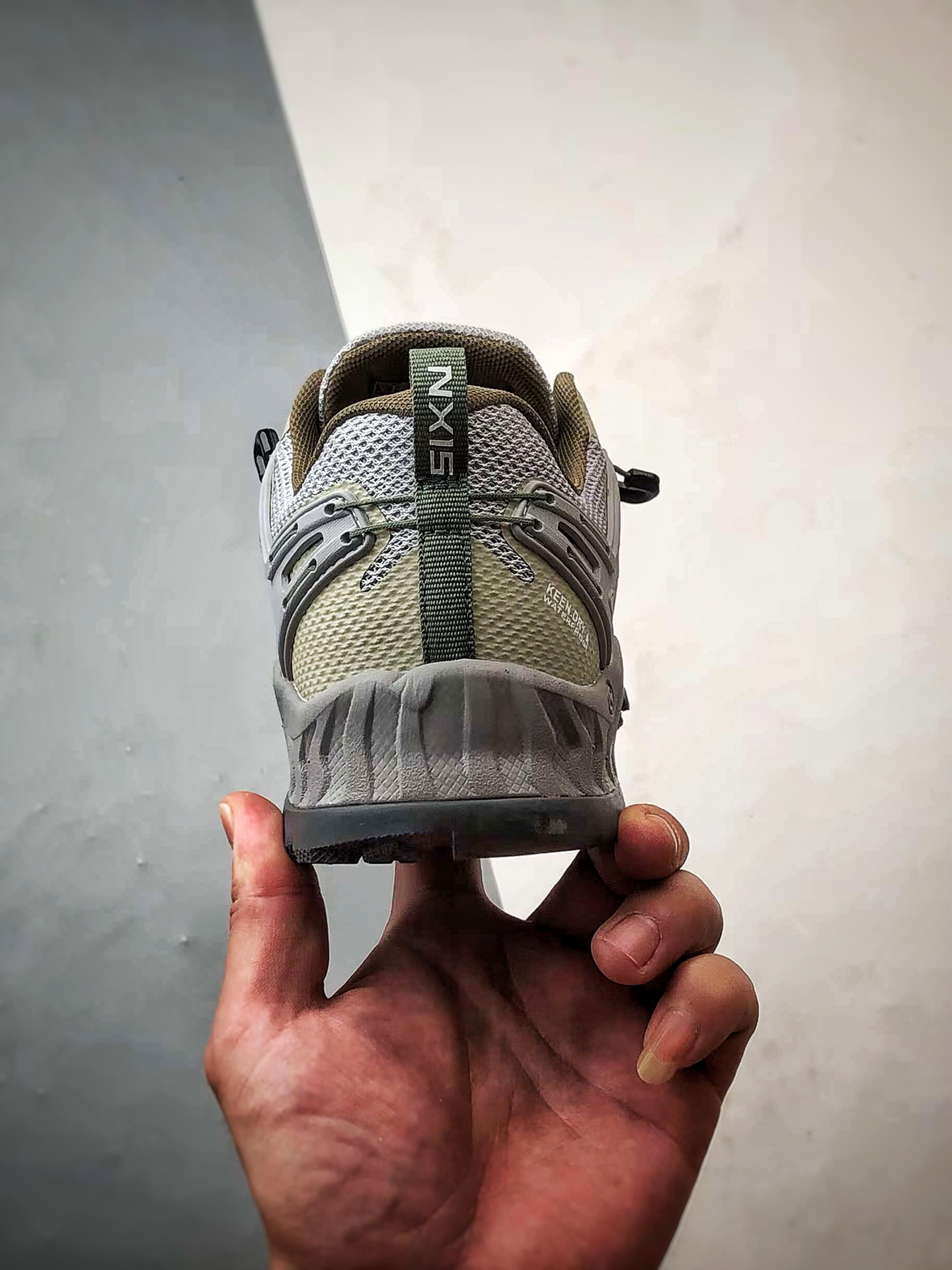 Keen Nxis Evo 灰绿 舒适防滑耐磨低帮徒步鞋