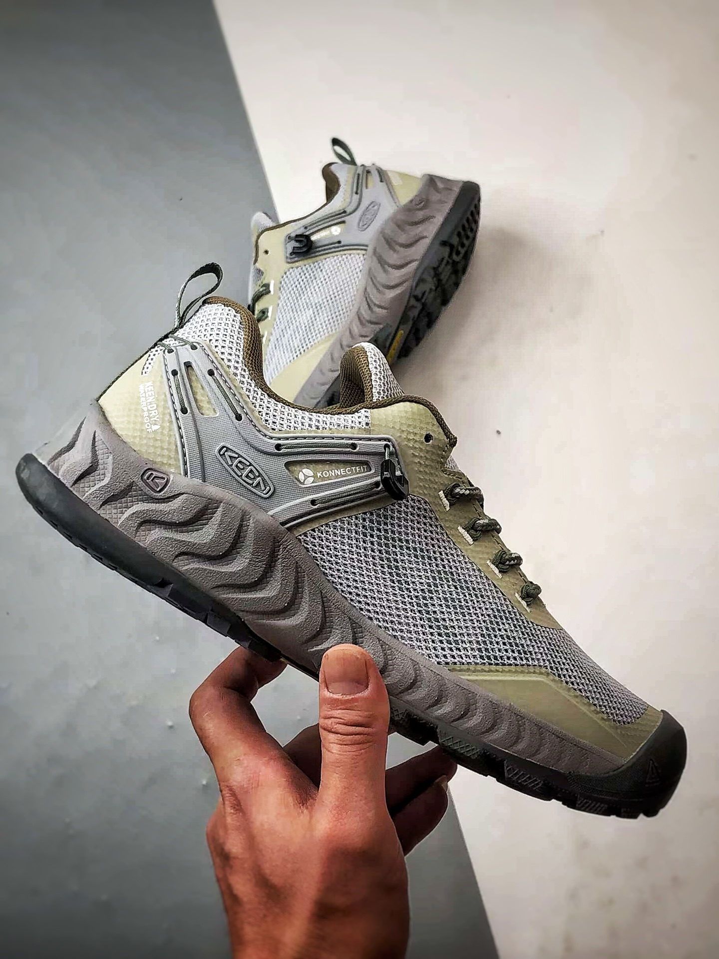 Keen Nxis Evo 灰绿 舒适防滑耐磨低帮徒步鞋