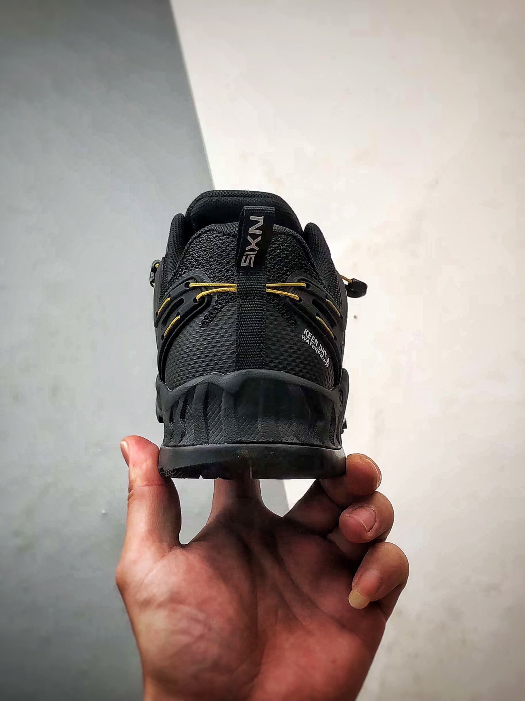 210 Keen Nxis Evo 黑色 舒适防滑耐磨低帮徒步鞋