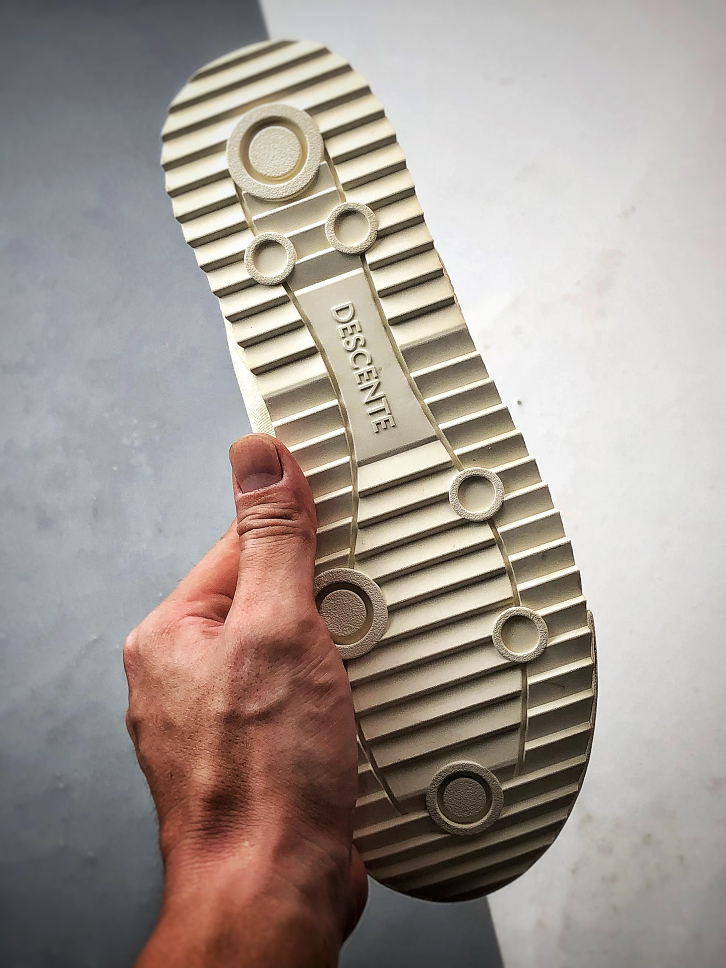 Descente Chron Tempo 米白粉 迪桑特帆布一脚蹬轻便生活休闲鞋-莆田鞋,莆田鞋货源,高仿鞋,高仿鞋货源,安福档口,莆田高仿鞋,莆田鞋批发,高仿鞋批发,莆田高仿运动鞋,高仿运动鞋,莆田运动鞋 Descente Chron Tempo 米白粉 迪桑特帆布一脚蹬轻便生活休闲鞋