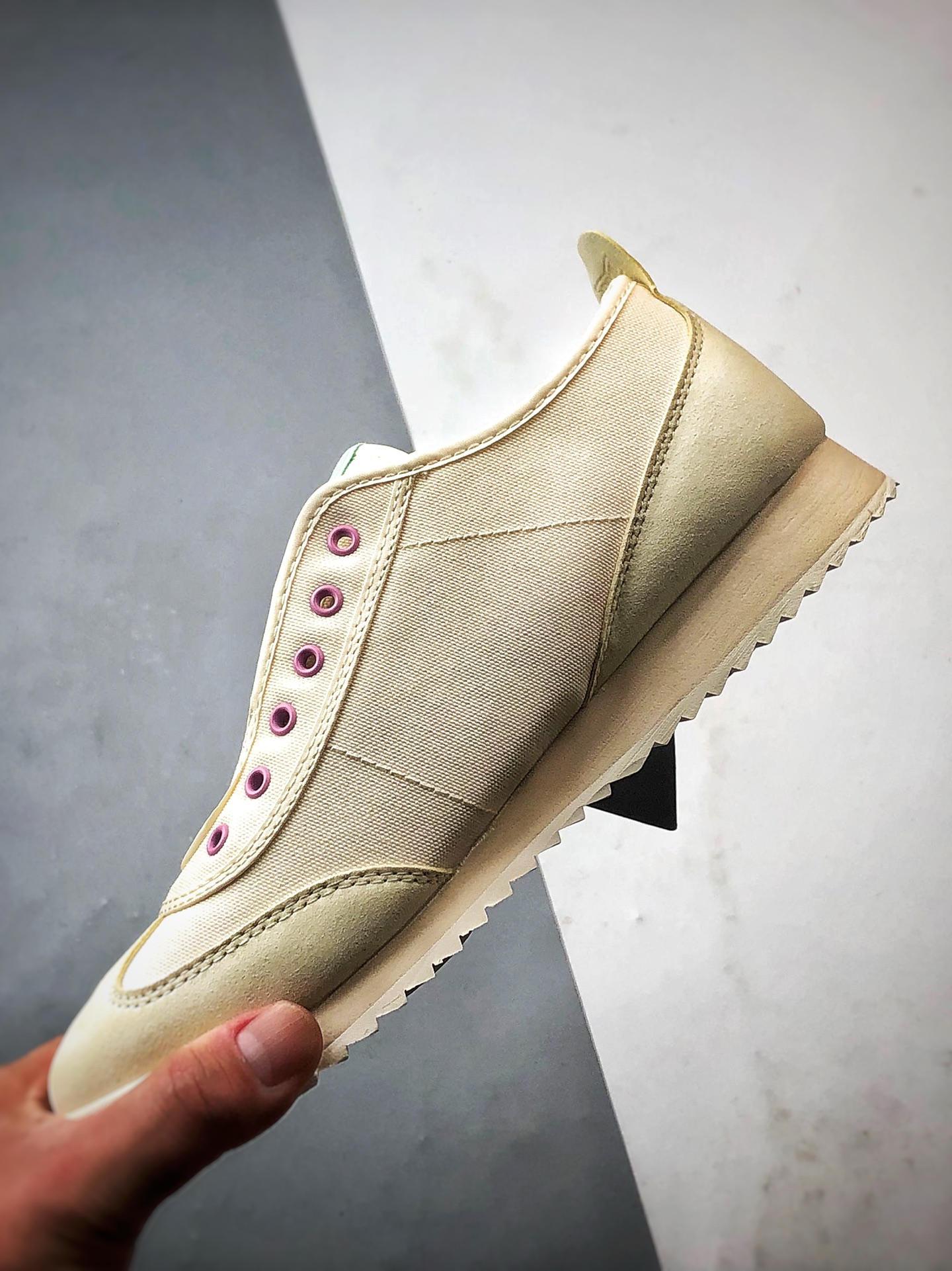 Descente Chron Tempo 米白粉 迪桑特帆布一脚蹬轻便生活休闲鞋-莆田鞋,莆田鞋货源,高仿鞋,高仿鞋货源,安福档口,莆田高仿鞋,莆田鞋批发,高仿鞋批发,莆田高仿运动鞋,高仿运动鞋,莆田运动鞋 Descente Chron Tempo 米白粉 迪桑特帆布一脚蹬轻便生活休闲鞋