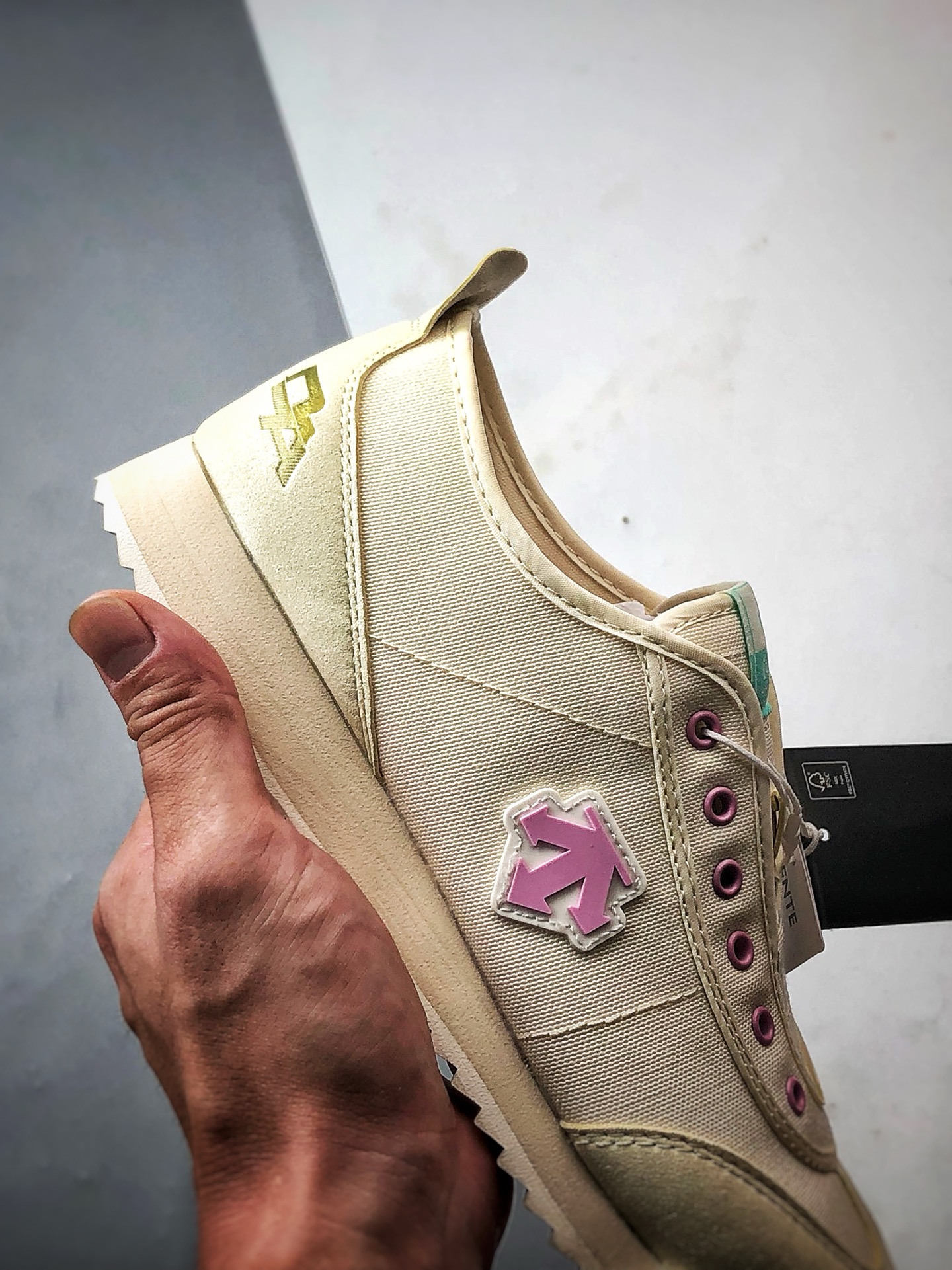 Descente Chron Tempo 米白粉 迪桑特帆布一脚蹬轻便生活休闲鞋-莆田鞋,莆田鞋货源,高仿鞋,高仿鞋货源,安福档口,莆田高仿鞋,莆田鞋批发,高仿鞋批发,莆田高仿运动鞋,高仿运动鞋,莆田运动鞋 Descente Chron Tempo 米白粉 迪桑特帆布一脚蹬轻便生活休闲鞋