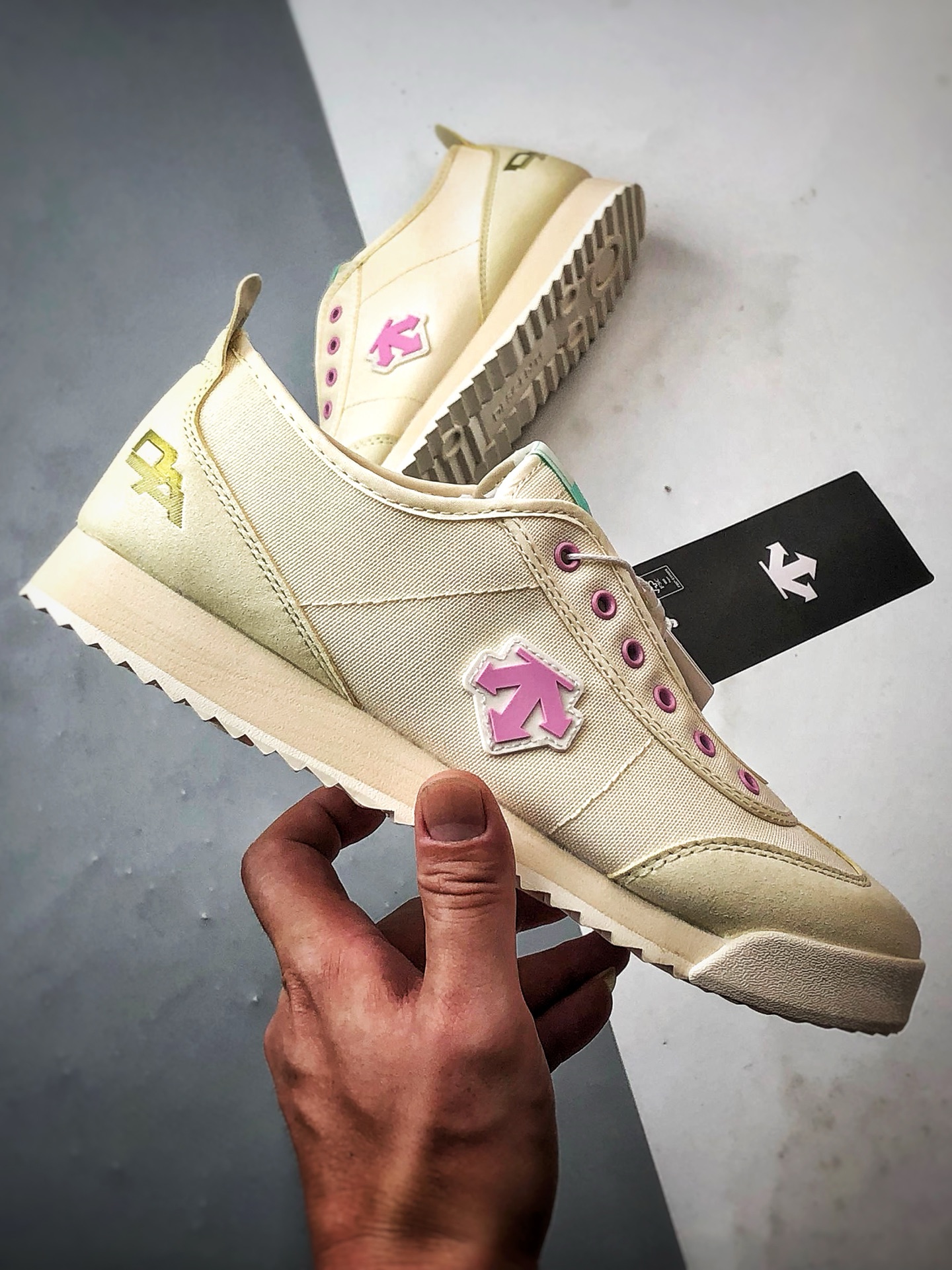 Descente Chron Tempo 米白粉 迪桑特帆布一脚蹬轻便生活休闲鞋-莆田鞋,莆田鞋货源,高仿鞋,高仿鞋货源,安福档口,莆田高仿鞋,莆田鞋批发,高仿鞋批发,莆田高仿运动鞋,高仿运动鞋,莆田运动鞋 Descente Chron Tempo 米白粉 迪桑特帆布一脚蹬轻便生活休闲鞋