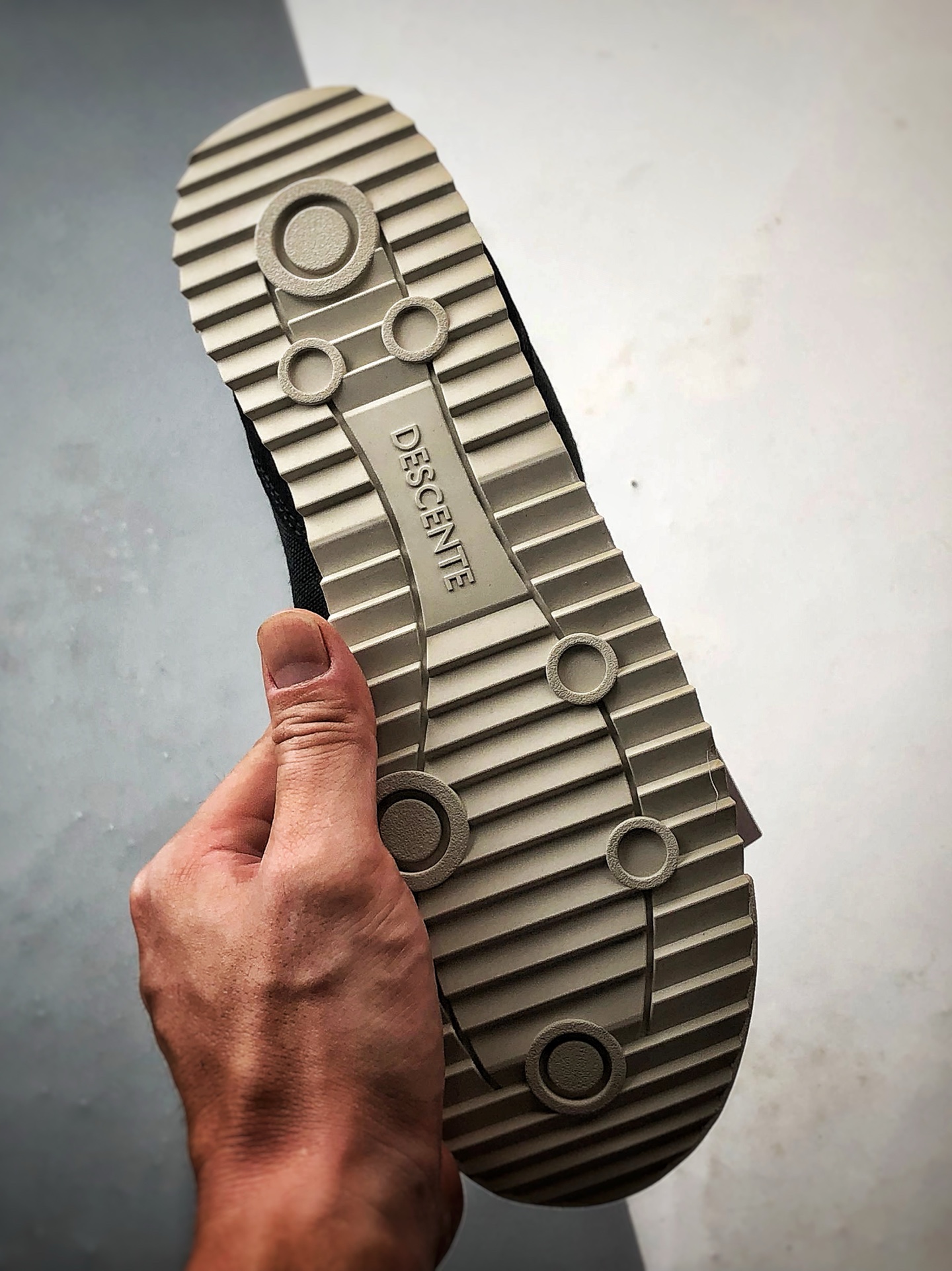 Descente Chron Tempo 黑色 迪桑特帆布一脚蹬轻便生活休闲鞋 原-莆田鞋,莆田鞋货源,高仿鞋,高仿鞋货源,安福档口,莆田高仿鞋,莆田鞋批发,高仿鞋批发,莆田高仿运动鞋,高仿运动鞋,莆田运动鞋 Descente Chron Tempo 黑色 迪桑特帆布一脚蹬轻便生活休闲鞋 原