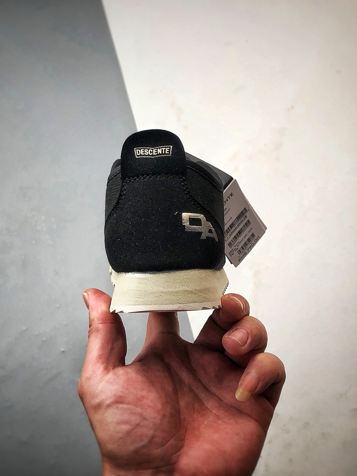 Descente Chron Tempo 黑色 迪桑特帆布一脚蹬轻便生活休闲鞋 原-莆田鞋,莆田鞋货源,高仿鞋,高仿鞋货源,安福档口,莆田高仿鞋,莆田鞋批发,高仿鞋批发,莆田高仿运动鞋,高仿运动鞋,莆田运动鞋 Descente Chron Tempo 黑色 迪桑特帆布一脚蹬轻便生活休闲鞋 原