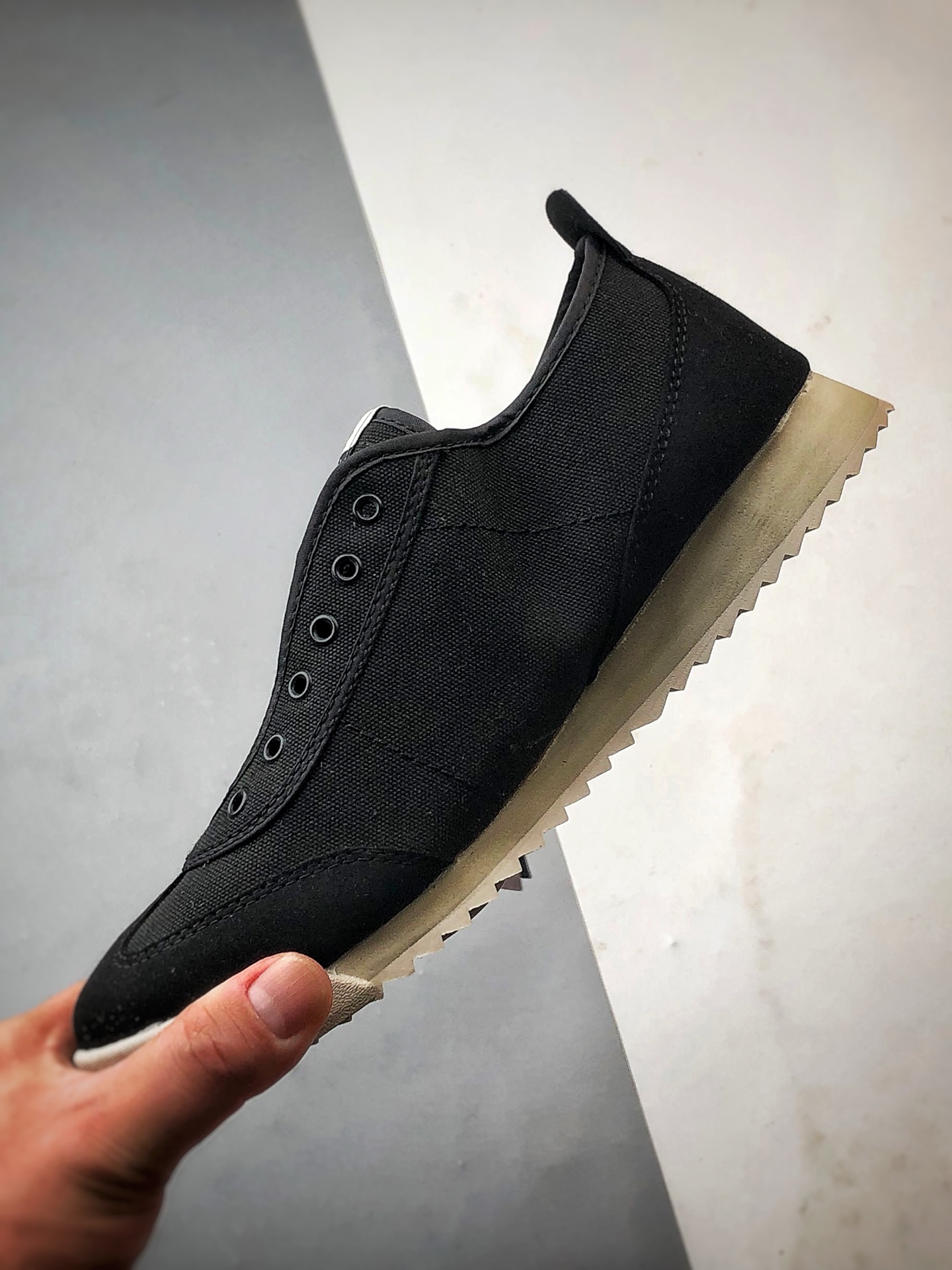 Descente Chron Tempo 黑色 迪桑特帆布一脚蹬轻便生活休闲鞋 原-莆田鞋,莆田鞋货源,高仿鞋,高仿鞋货源,安福档口,莆田高仿鞋,莆田鞋批发,高仿鞋批发,莆田高仿运动鞋,高仿运动鞋,莆田运动鞋 Descente Chron Tempo 黑色 迪桑特帆布一脚蹬轻便生活休闲鞋 原