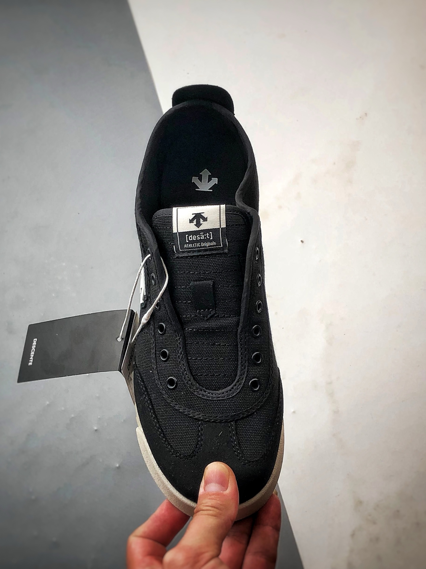 Descente Chron Tempo 黑色 迪桑特帆布一脚蹬轻便生活休闲鞋 原-莆田鞋,莆田鞋货源,高仿鞋,高仿鞋货源,安福档口,莆田高仿鞋,莆田鞋批发,高仿鞋批发,莆田高仿运动鞋,高仿运动鞋,莆田运动鞋 Descente Chron Tempo 黑色 迪桑特帆布一脚蹬轻便生活休闲鞋 原