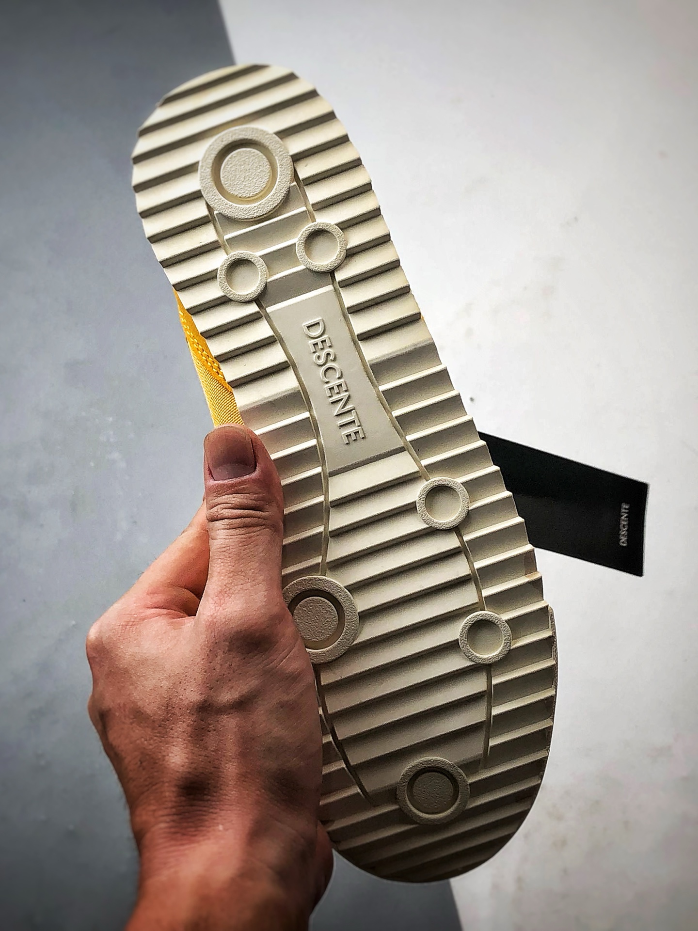 Descente Chron Tempo 黄色 迪桑特帆布一脚蹬轻便生活休闲鞋