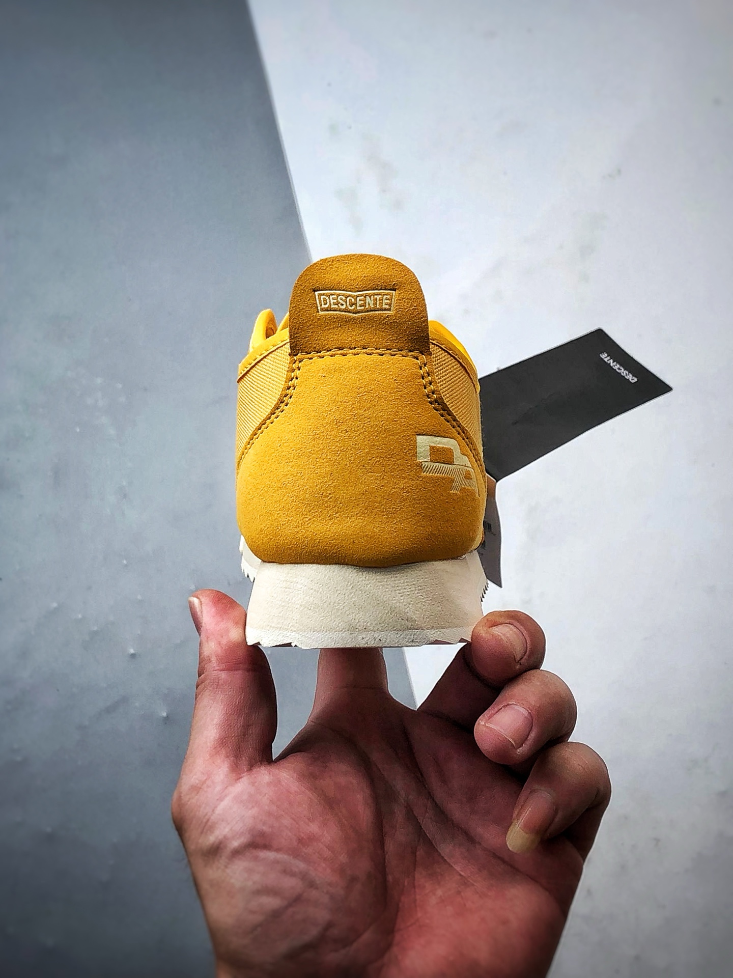 Descente Chron Tempo 黄色 迪桑特帆布一脚蹬轻便生活休闲鞋