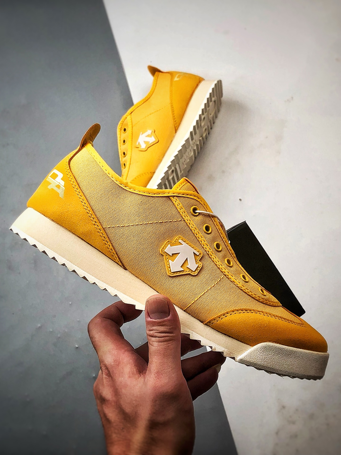 Descente Chron Tempo 黄色 迪桑特帆布一脚蹬轻便生活休闲鞋