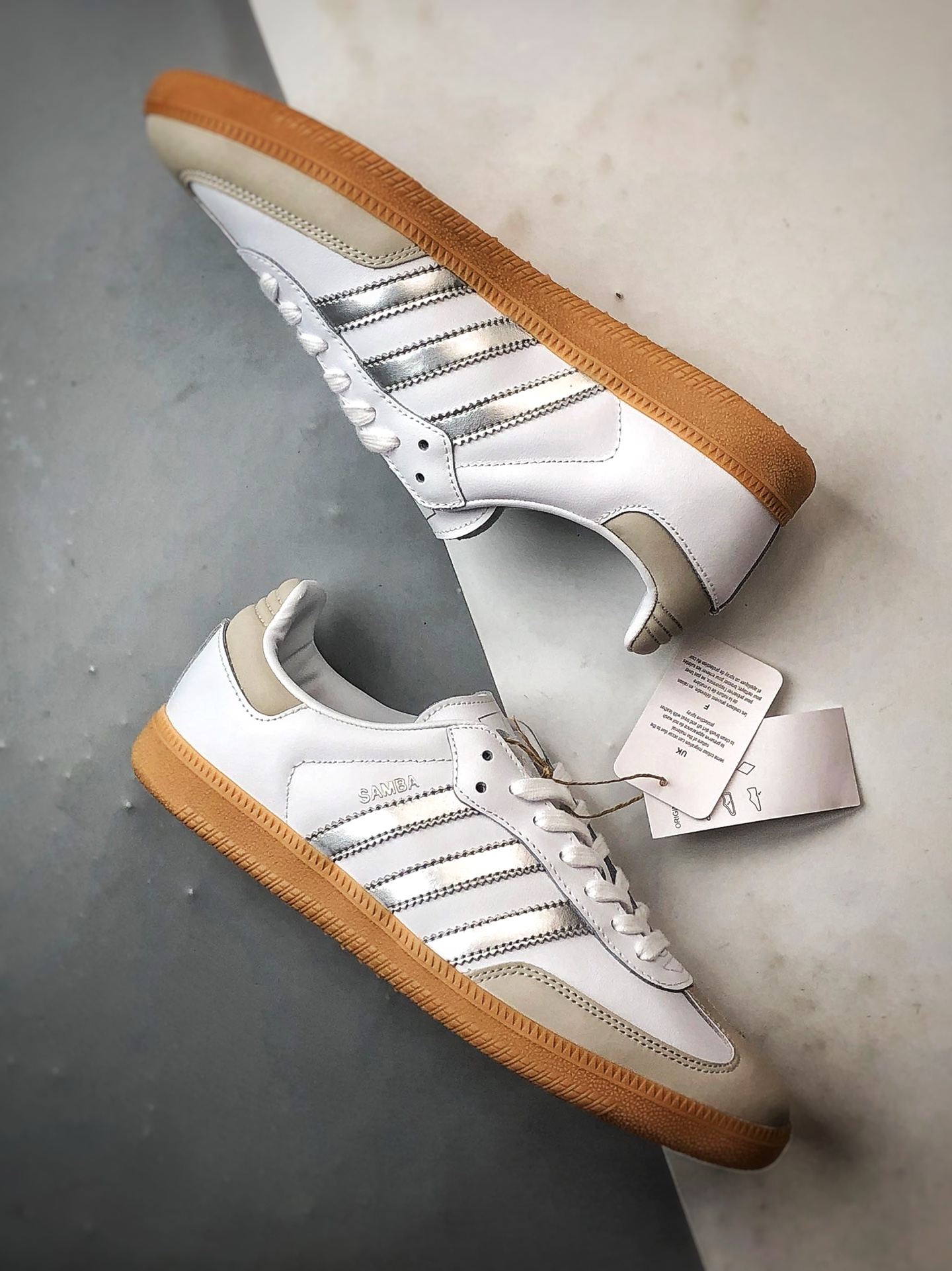 AD Originals Samba OG 白银 桑巴训练鞋 JI2725-莆田鞋,莆田鞋货源,高仿鞋,高仿鞋货源,安福档口,莆田高仿鞋,莆田鞋批发,高仿鞋批发,莆田高仿运动鞋,高仿运动鞋,莆田运动鞋 AD Originals Samba OG 白银 桑巴训练鞋 JI2725