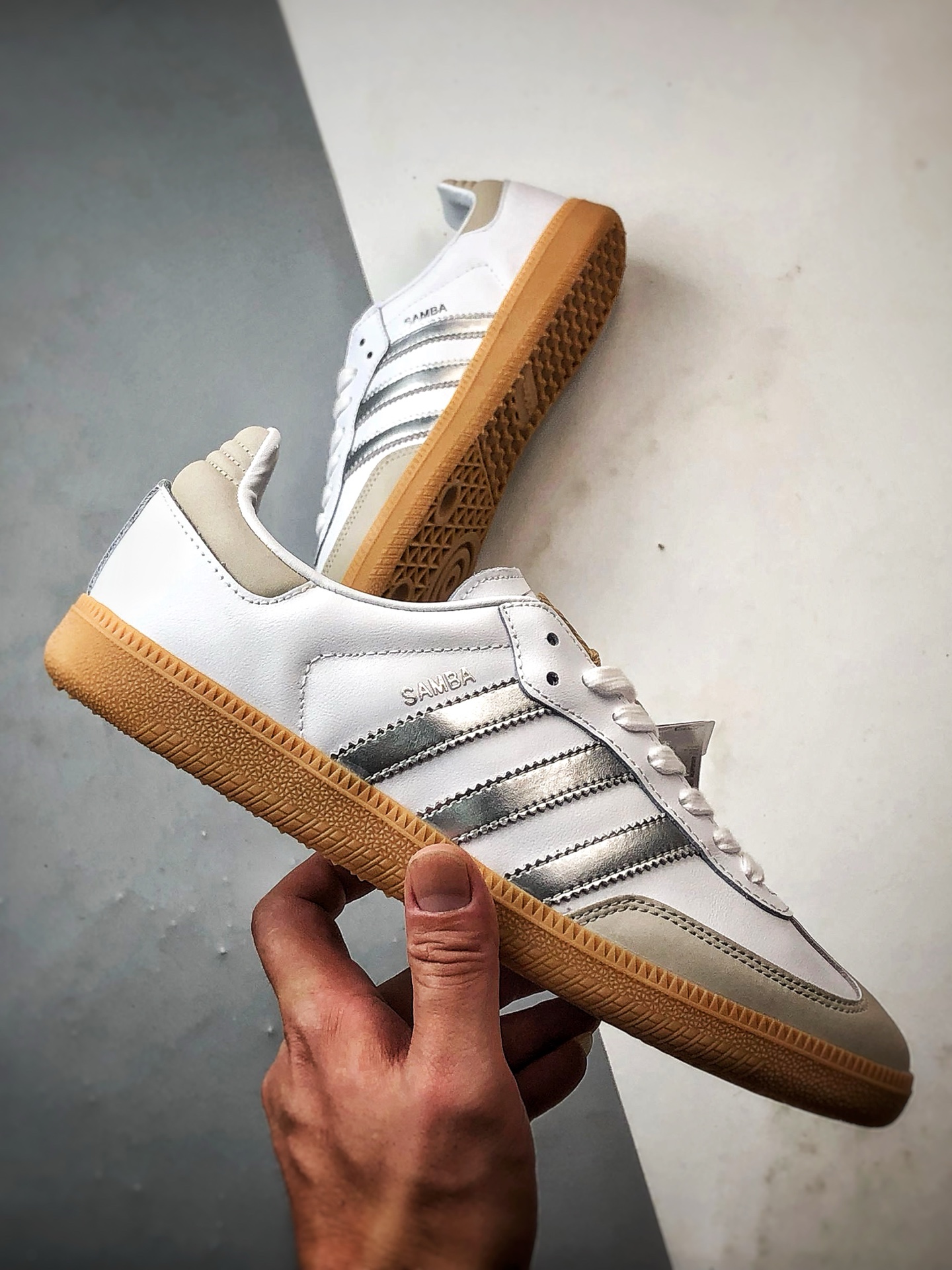 AD Originals Samba OG 白银 桑巴训练鞋 JI2725-莆田鞋,莆田鞋货源,高仿鞋,高仿鞋货源,安福档口,莆田高仿鞋,莆田鞋批发,高仿鞋批发,莆田高仿运动鞋,高仿运动鞋,莆田运动鞋 AD Originals Samba OG 白银 桑巴训练鞋 JI2725