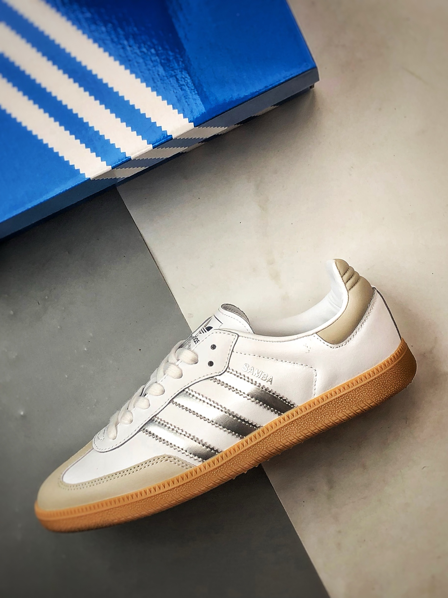 AD Originals Samba OG 白银 桑巴训练鞋 JI2725-莆田鞋,莆田鞋货源,高仿鞋,高仿鞋货源,安福档口,莆田高仿鞋,莆田鞋批发,高仿鞋批发,莆田高仿运动鞋,高仿运动鞋,莆田运动鞋 AD Originals Samba OG 白银 桑巴训练鞋 JI2725