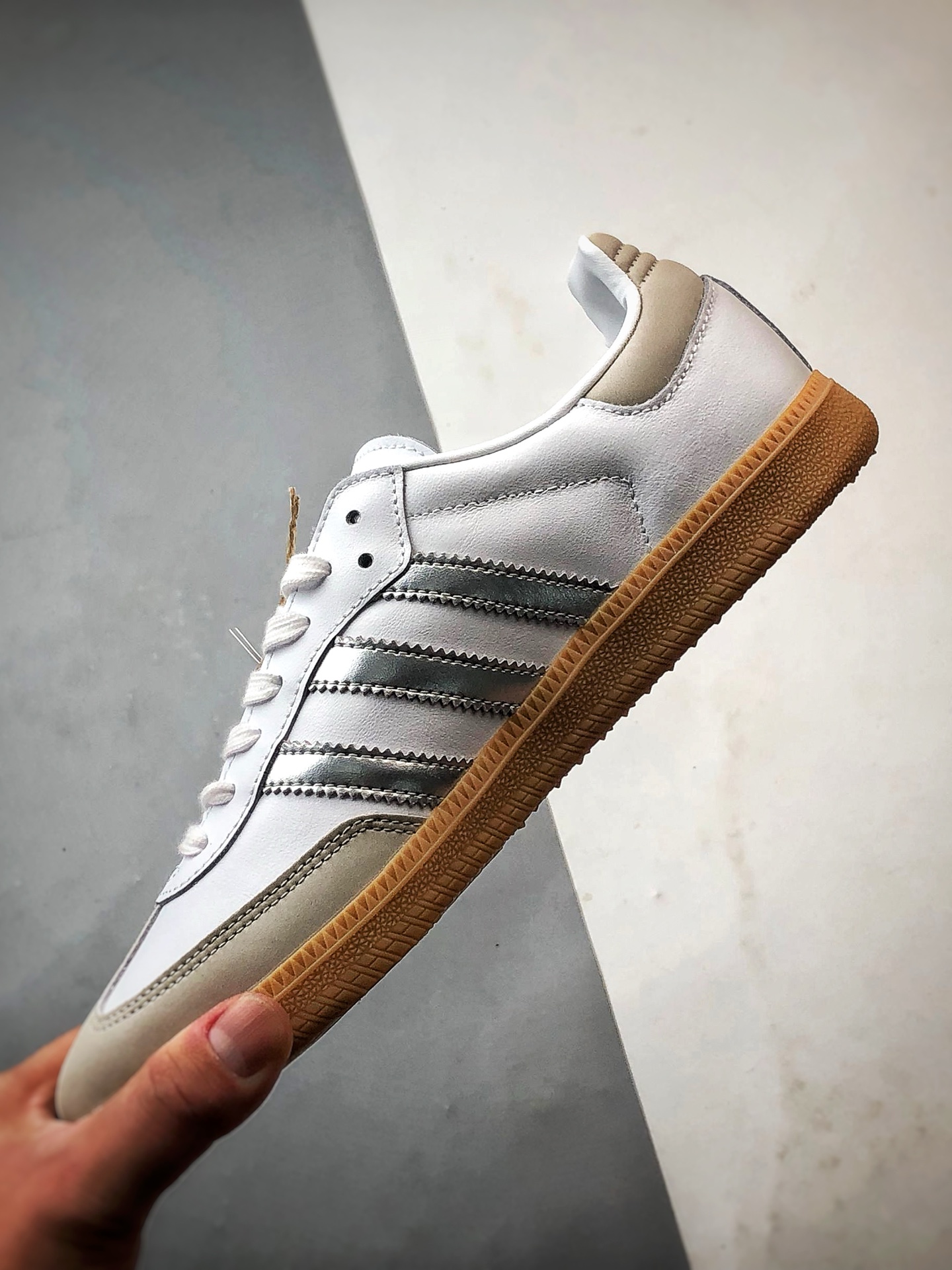 AD Originals Samba OG 白银 桑巴训练鞋 JI2725-莆田鞋,莆田鞋货源,高仿鞋,高仿鞋货源,安福档口,莆田高仿鞋,莆田鞋批发,高仿鞋批发,莆田高仿运动鞋,高仿运动鞋,莆田运动鞋 AD Originals Samba OG 白银 桑巴训练鞋 JI2725