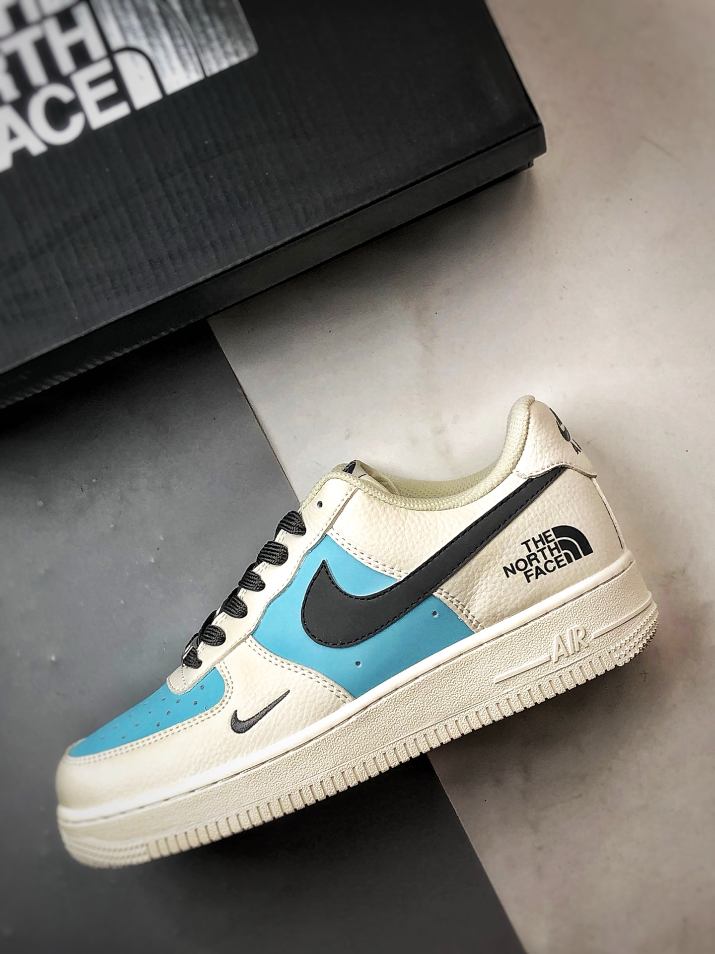 TNF x Air Force 1 Low 米蓝黑钩 CS5288-026-莆田鞋,莆田鞋货源,高仿鞋,高仿鞋货源,安福档口,莆田高仿鞋,莆田鞋批发,高仿鞋批发,莆田高仿运动鞋,高仿运动鞋,莆田运动鞋 TNF x Air Force 1 Low 米蓝黑钩 CS5288-026
