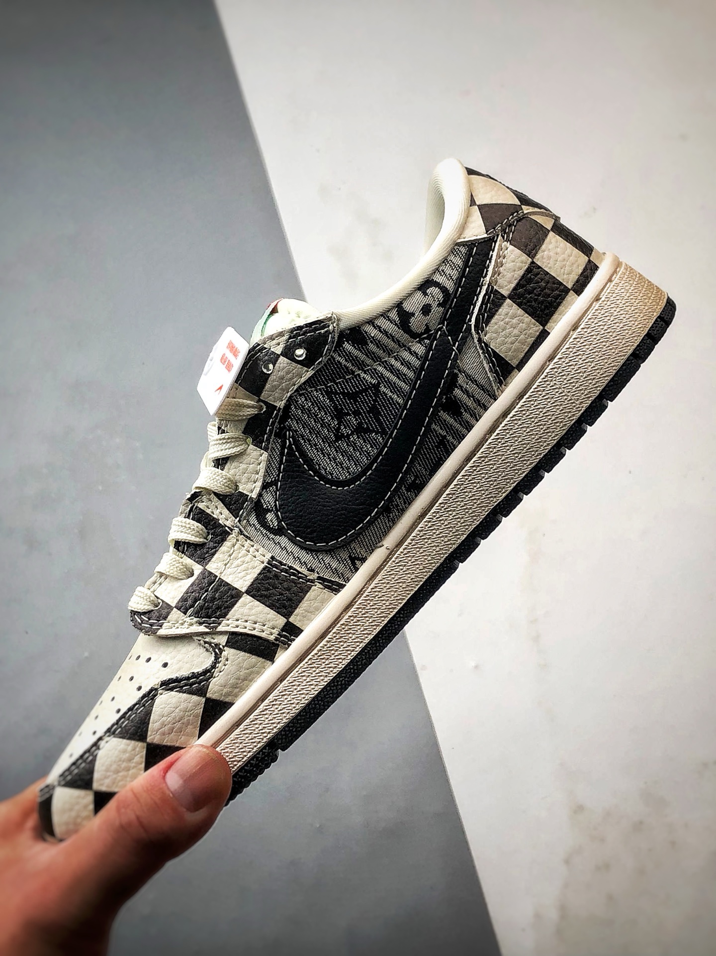 Air Jordan 1 Low OG ”高端定制” LV黑白棋盘格倒钩 LD2028-047