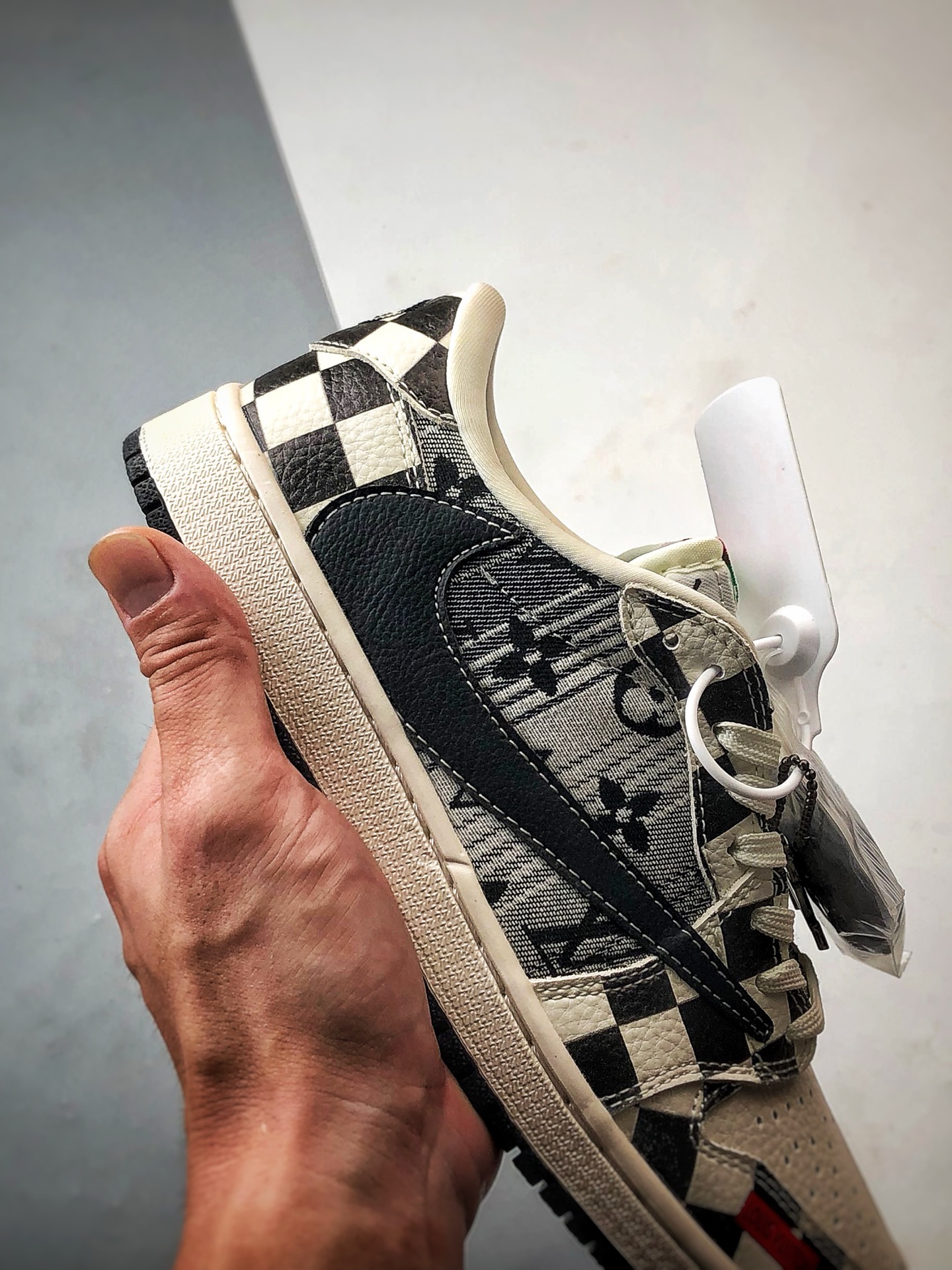 Air Jordan 1 Low OG ”高端定制” LV黑白棋盘格倒钩 LD2028-047