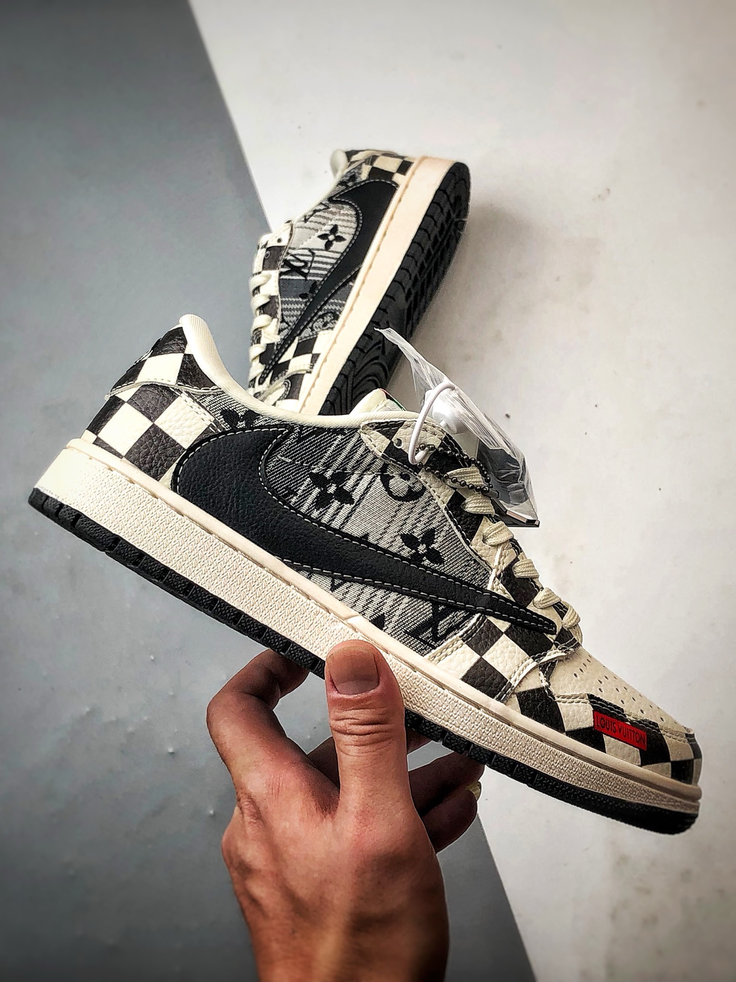 Air Jordan 1 Low OG ”高端定制” LV黑白棋盘格倒钩 LD2028-047