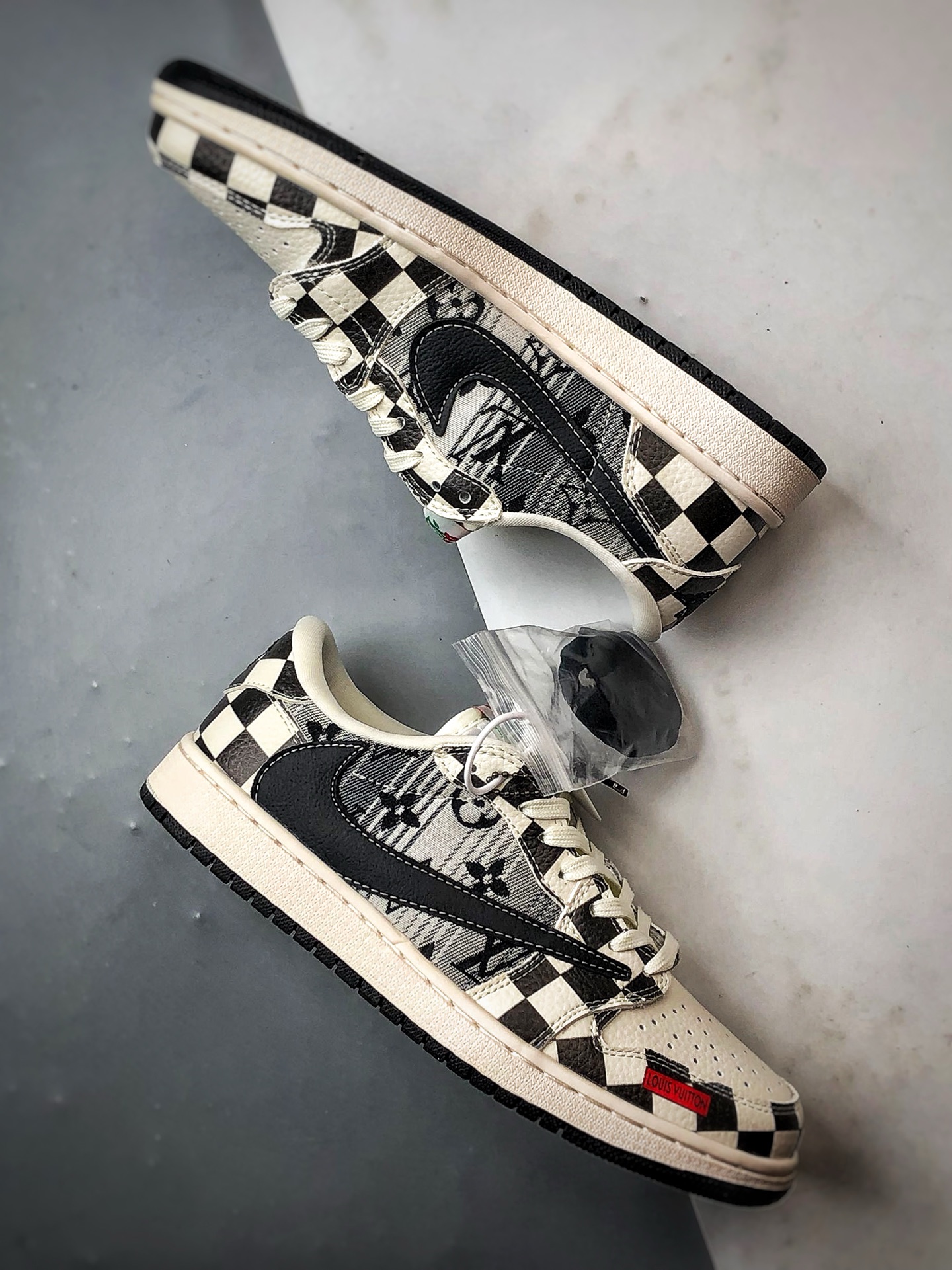 Air Jordan 1 Low OG ”高端定制” LV黑白棋盘格倒钩 LD2028-047