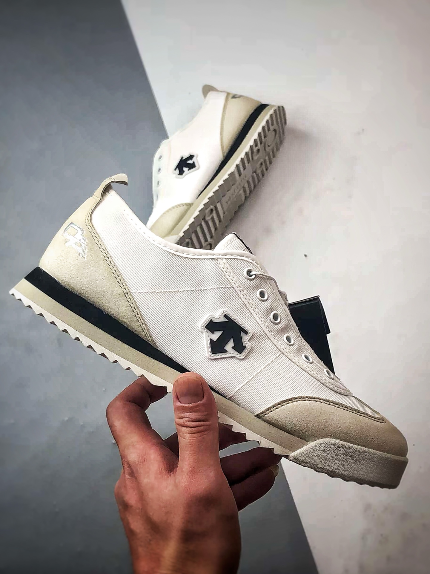 Descente Chron Tempo 白灰黑 迪桑特帆布一脚蹬轻便生活休闲鞋-莆田鞋,莆田鞋货源,高仿鞋,高仿鞋货源,安福档口,莆田高仿鞋,莆田鞋批发,高仿鞋批发,莆田高仿运动鞋,高仿运动鞋,莆田运动鞋 Descente Chron Tempo 白灰黑 迪桑特帆布一脚蹬轻便生活休闲鞋