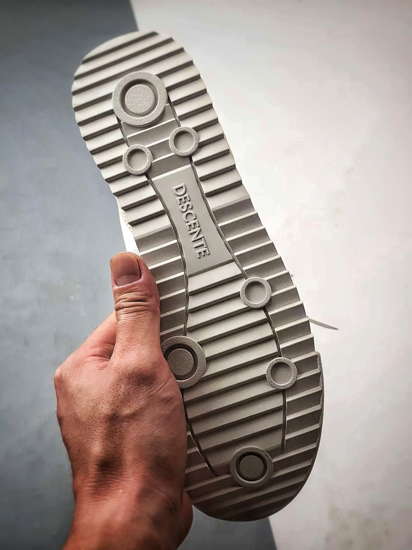 Descente Chron Tempo 白灰黑 迪桑特帆布一脚蹬轻便生活休闲鞋-莆田鞋,莆田鞋货源,高仿鞋,高仿鞋货源,安福档口,莆田高仿鞋,莆田鞋批发,高仿鞋批发,莆田高仿运动鞋,高仿运动鞋,莆田运动鞋 Descente Chron Tempo 白灰黑 迪桑特帆布一脚蹬轻便生活休闲鞋