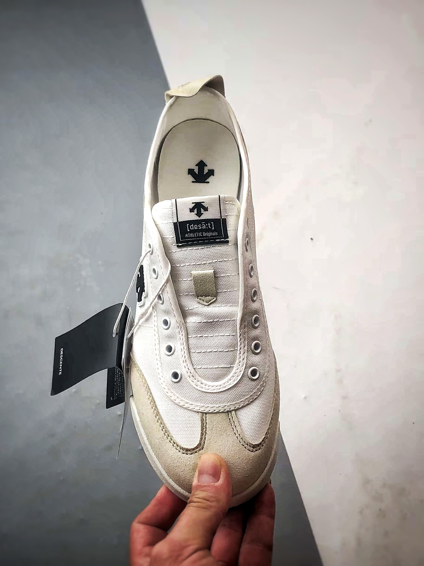 Descente Chron Tempo 白灰黑 迪桑特帆布一脚蹬轻便生活休闲鞋-莆田鞋,莆田鞋货源,高仿鞋,高仿鞋货源,安福档口,莆田高仿鞋,莆田鞋批发,高仿鞋批发,莆田高仿运动鞋,高仿运动鞋,莆田运动鞋 Descente Chron Tempo 白灰黑 迪桑特帆布一脚蹬轻便生活休闲鞋