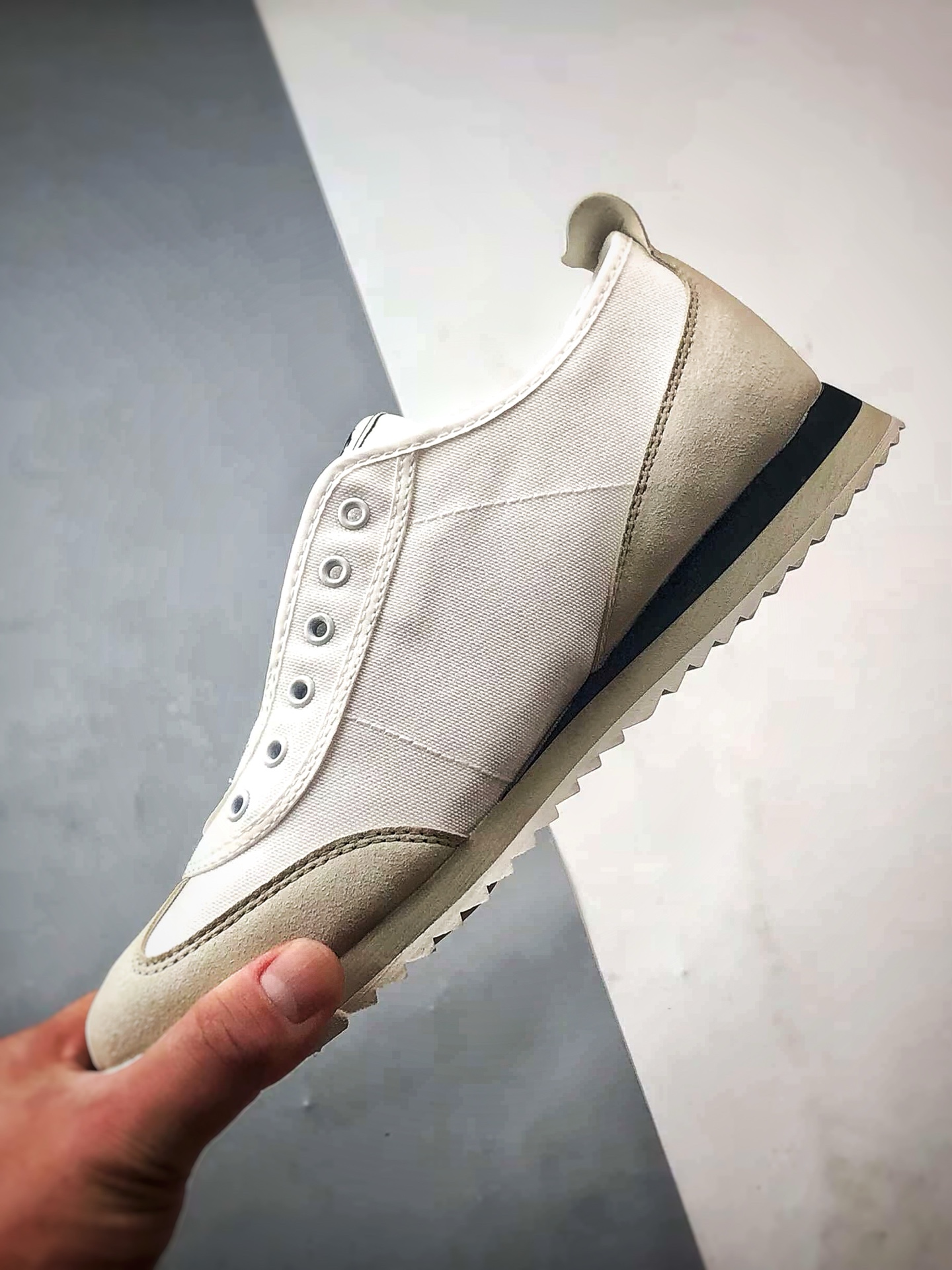 Descente Chron Tempo 白灰黑 迪桑特帆布一脚蹬轻便生活休闲鞋-莆田鞋,莆田鞋货源,高仿鞋,高仿鞋货源,安福档口,莆田高仿鞋,莆田鞋批发,高仿鞋批发,莆田高仿运动鞋,高仿运动鞋,莆田运动鞋 Descente Chron Tempo 白灰黑 迪桑特帆布一脚蹬轻便生活休闲鞋