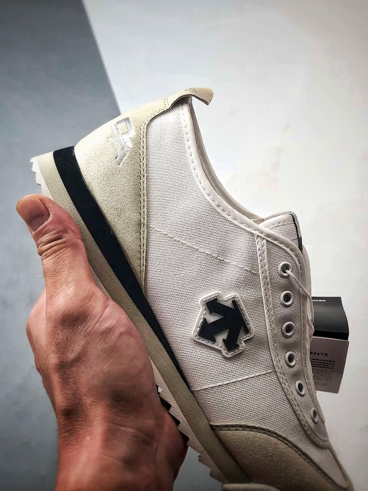 Descente Chron Tempo 白灰黑 迪桑特帆布一脚蹬轻便生活休闲鞋-莆田鞋,莆田鞋货源,高仿鞋,高仿鞋货源,安福档口,莆田高仿鞋,莆田鞋批发,高仿鞋批发,莆田高仿运动鞋,高仿运动鞋,莆田运动鞋 Descente Chron Tempo 白灰黑 迪桑特帆布一脚蹬轻便生活休闲鞋